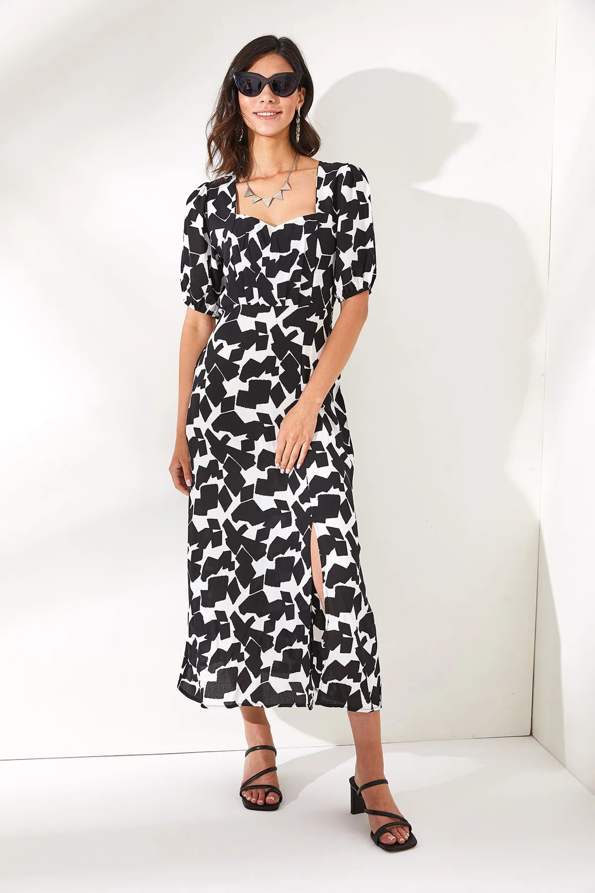 Olalook  Schwarzes Damen-Midikleid mit quadratischem Kragen und Schlitz ELB-19001902
