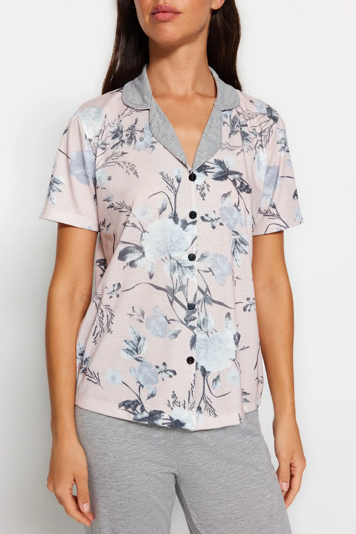 Trendyol Collection  Graues Pyjama-Set aus Strick mit Blumenmuster, 100 % Baumwolle, THMAW22PT0694