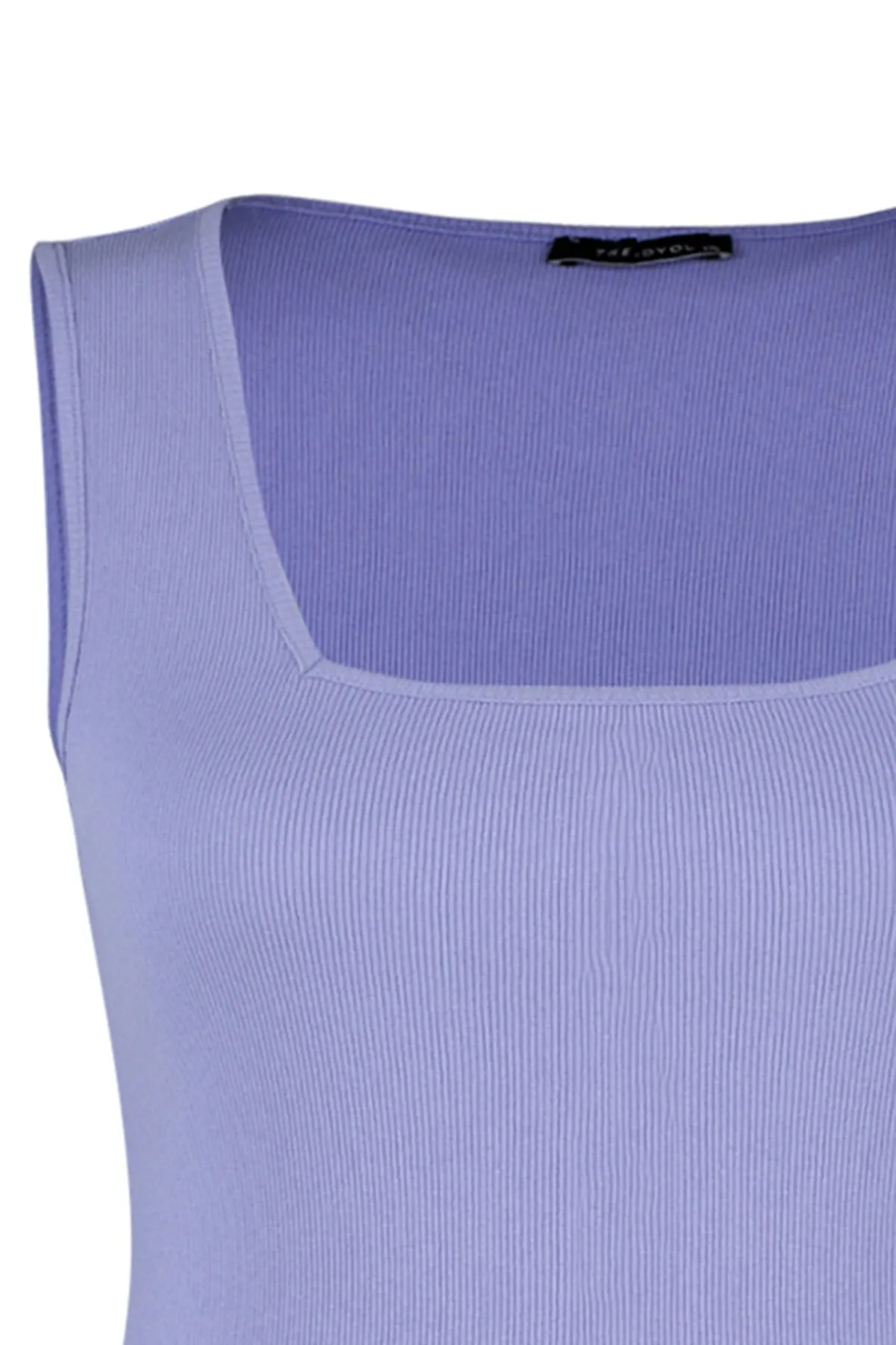 Trendyol Curve  Lilafarbenes Basic-Unterhemd aus schnurgebundenem Strick mit quadratischem Ausschnitt TBBSS22AL0011