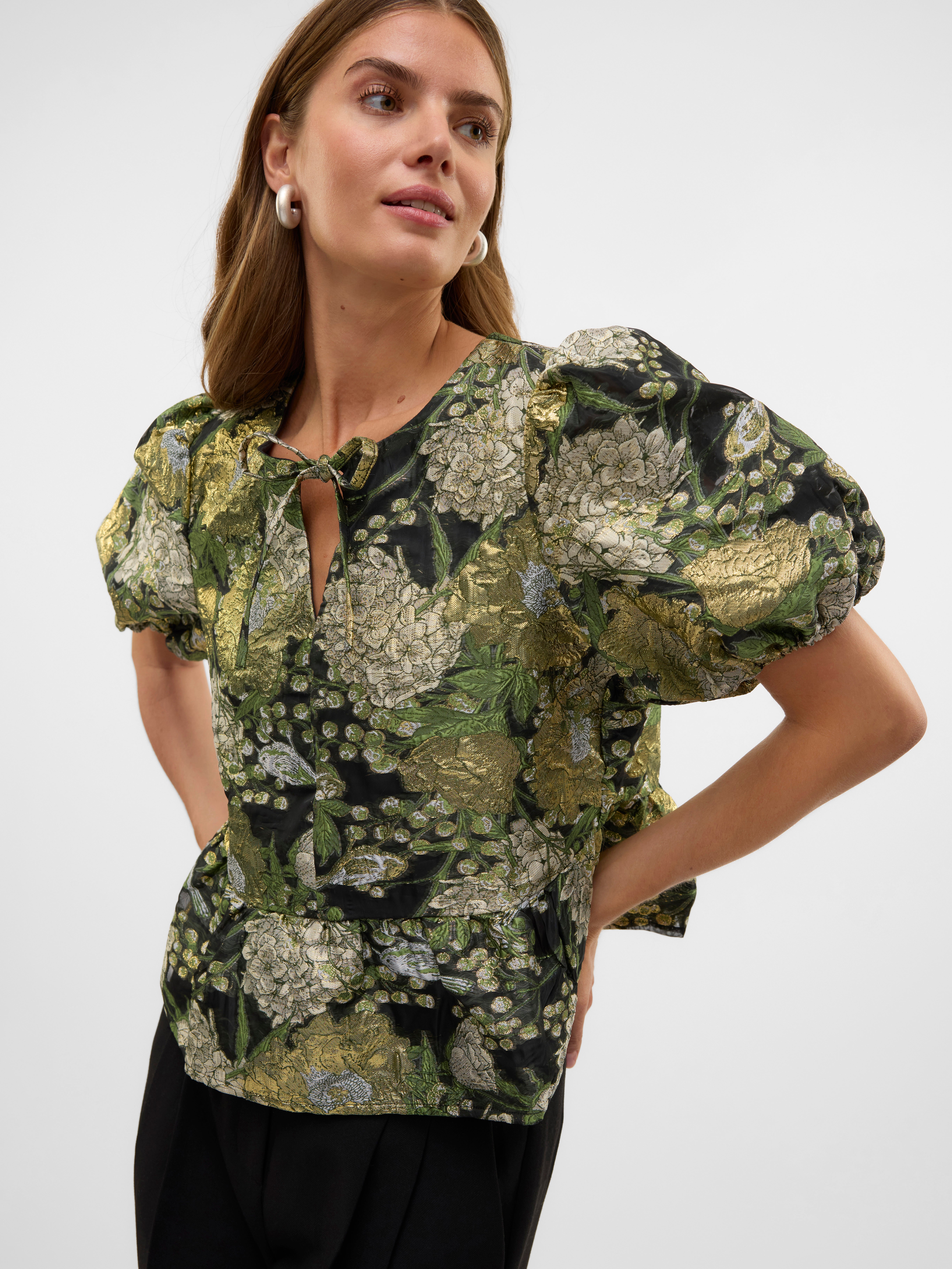SNSAGE Top