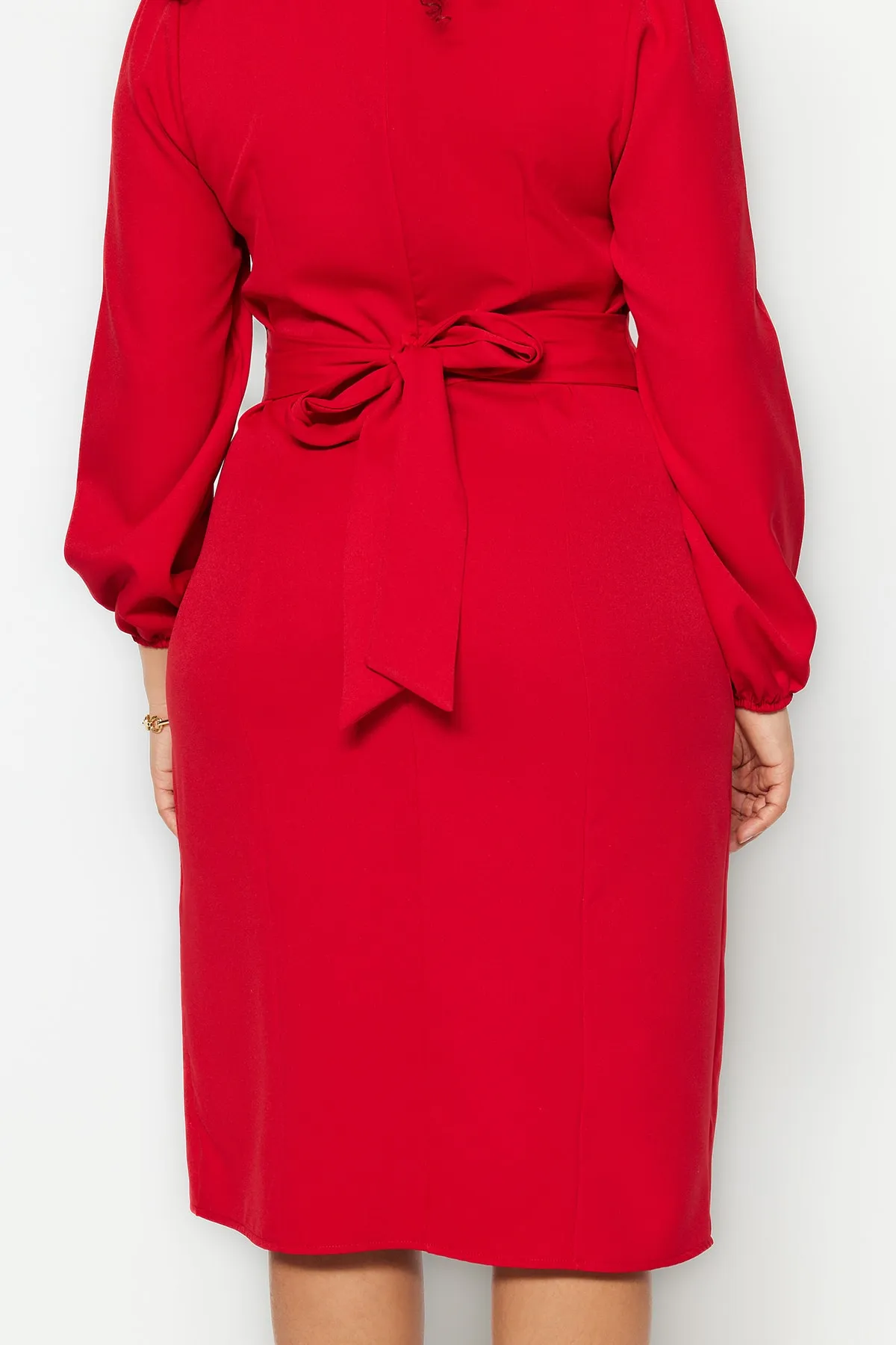 Trendyol Curve  Rotes, gewebtes Kleid mit Schlitz und Schnürung TBBSS23AH00184