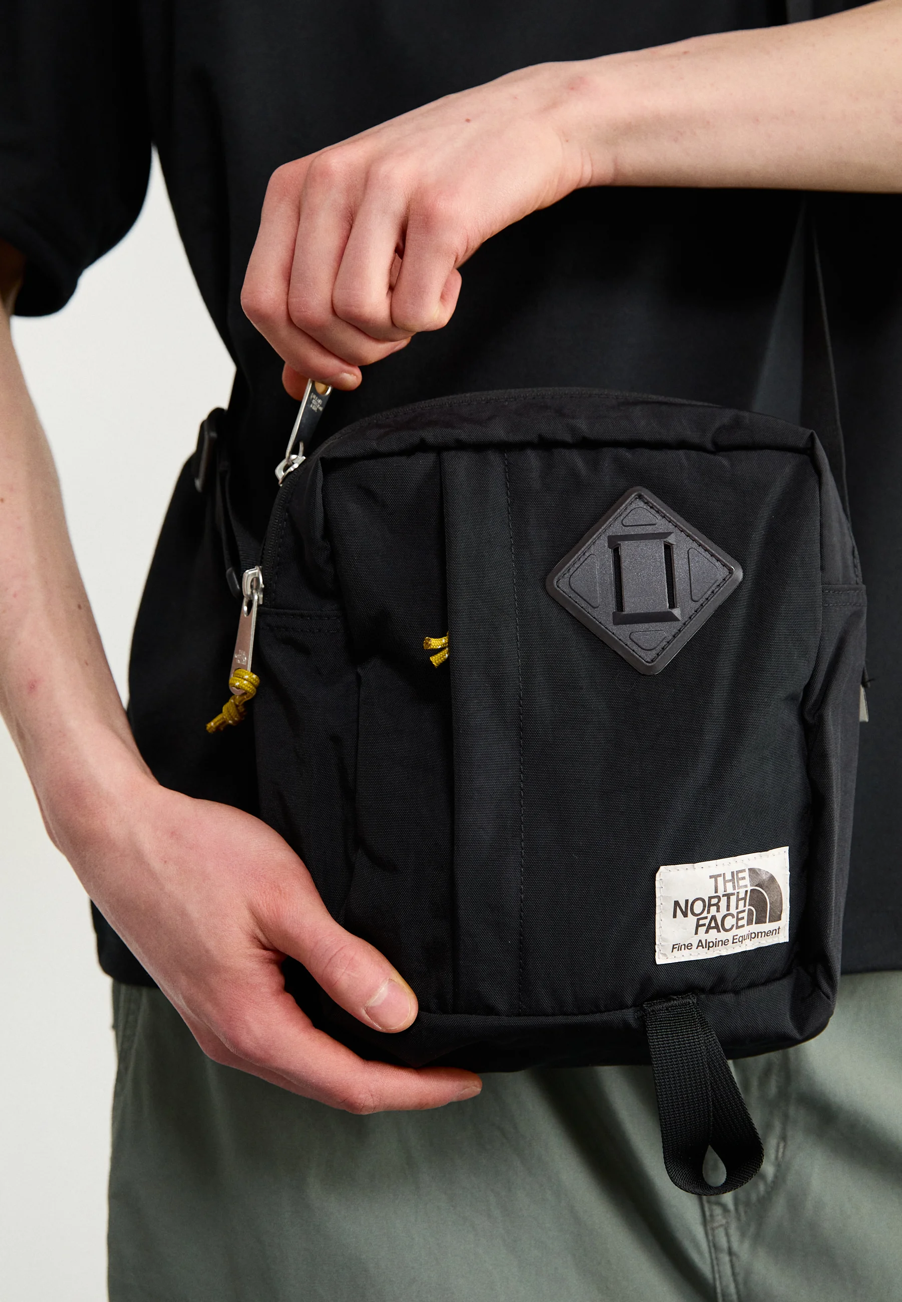 The North Face BERKELEY CROSSBODY UNISEX - Bolso de hombro
