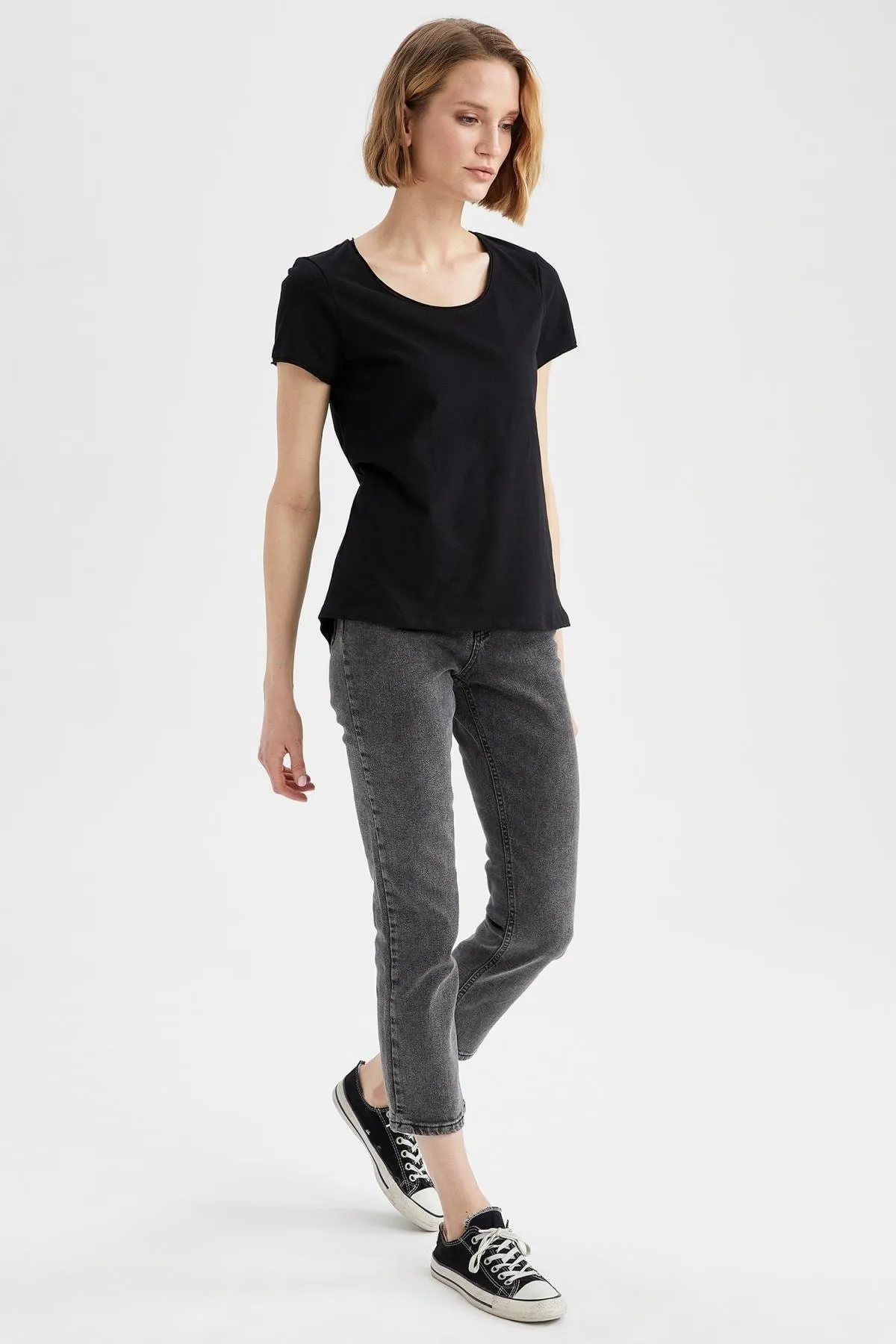 DeFacto  Kurzarm-T-Shirt aus 100 % Baumwolle mit normaler Passform und Rundhalsausschnitt