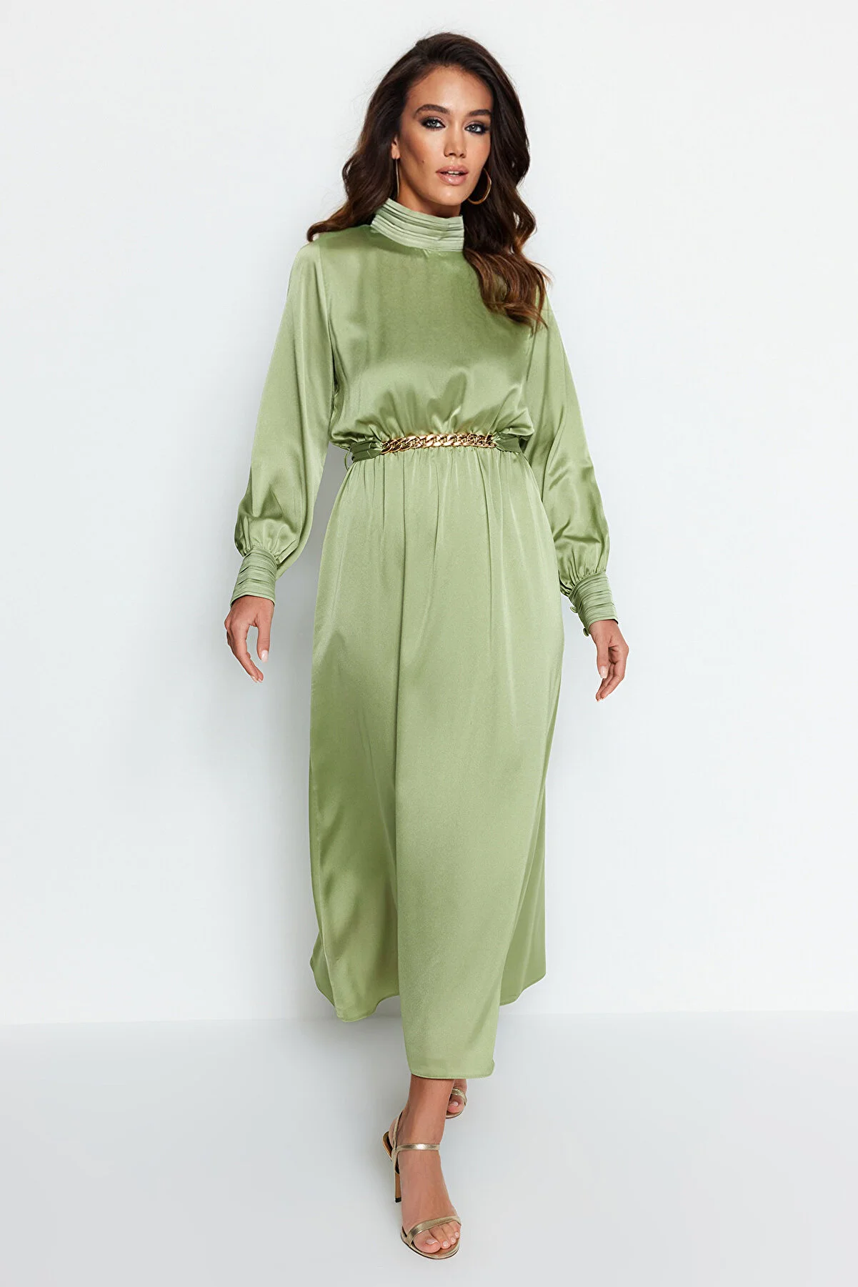 Trendyol Modest  Grünes gewebtes Abendkleid mit drapiertem Kragen und Manschetten, Gürtel TCTSS22EB0142