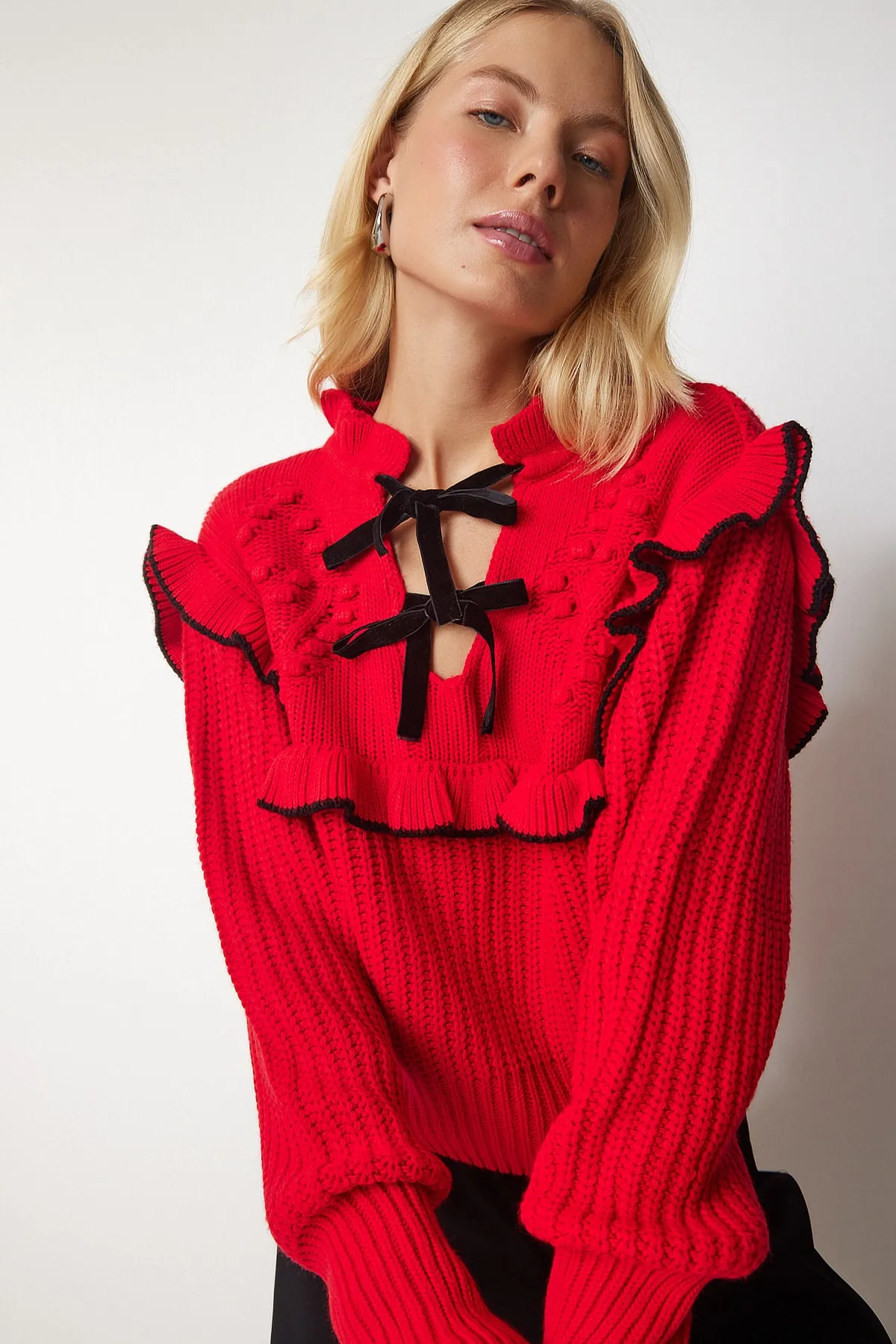 Happiness İstanbul  Roter Strickpullover mit Rüschenkragen und Schleife für Damen MT00112