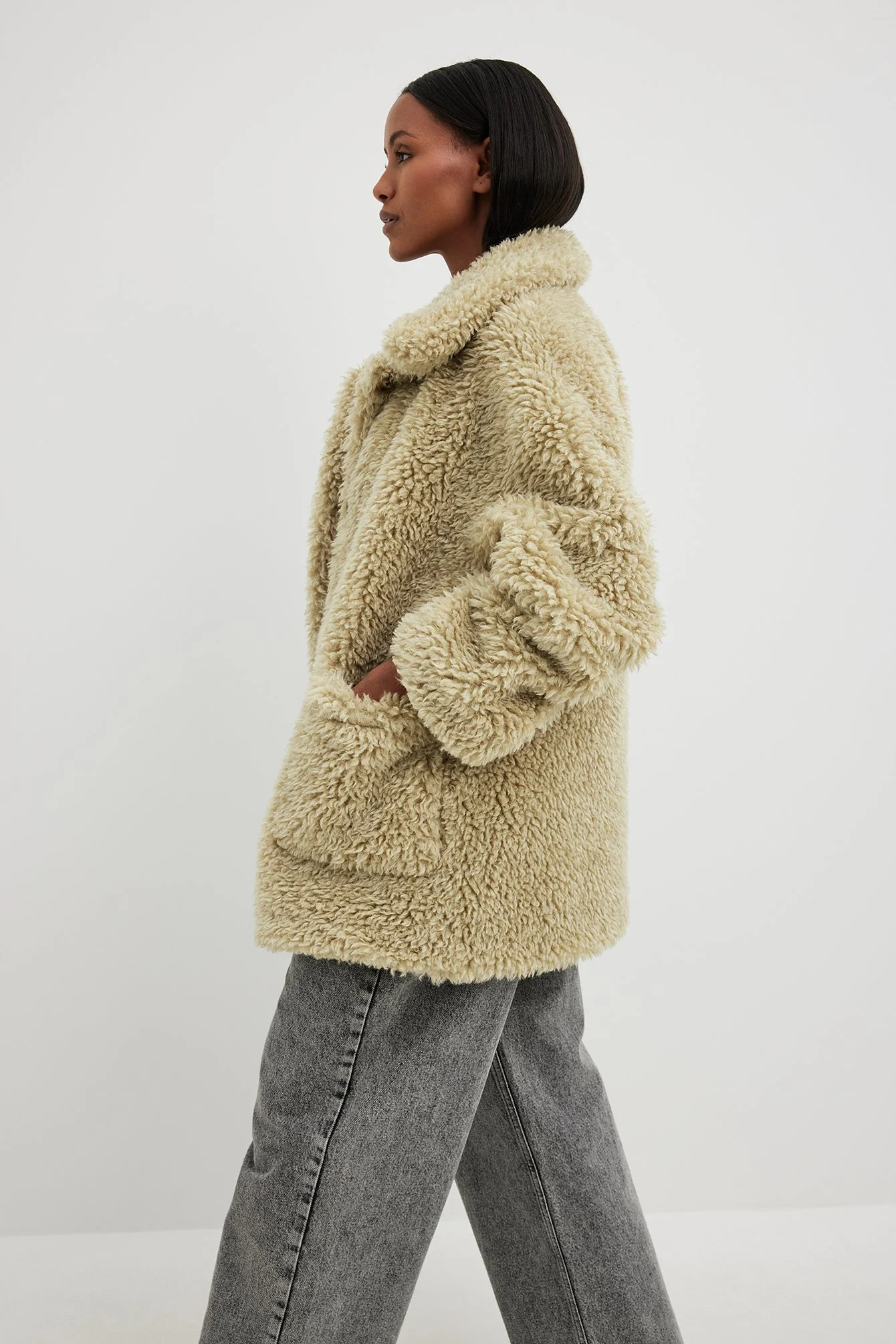 Teddyjacke mit Taschendetail