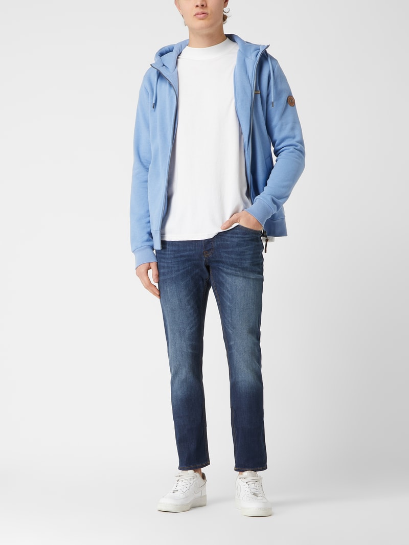 Jeans mit rückseitigem Label-Patch in jeans