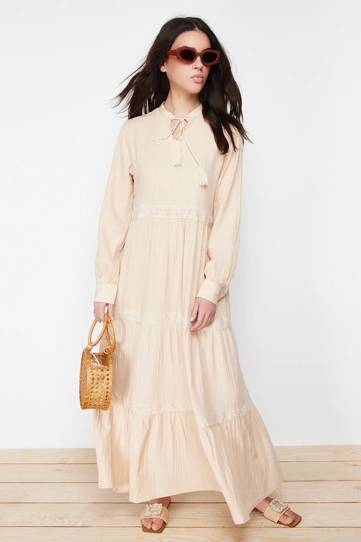 Trendyol Modest  Gewebtes Kleid mit Steinspitze und detailliertem Detail TCTSS24EB00058