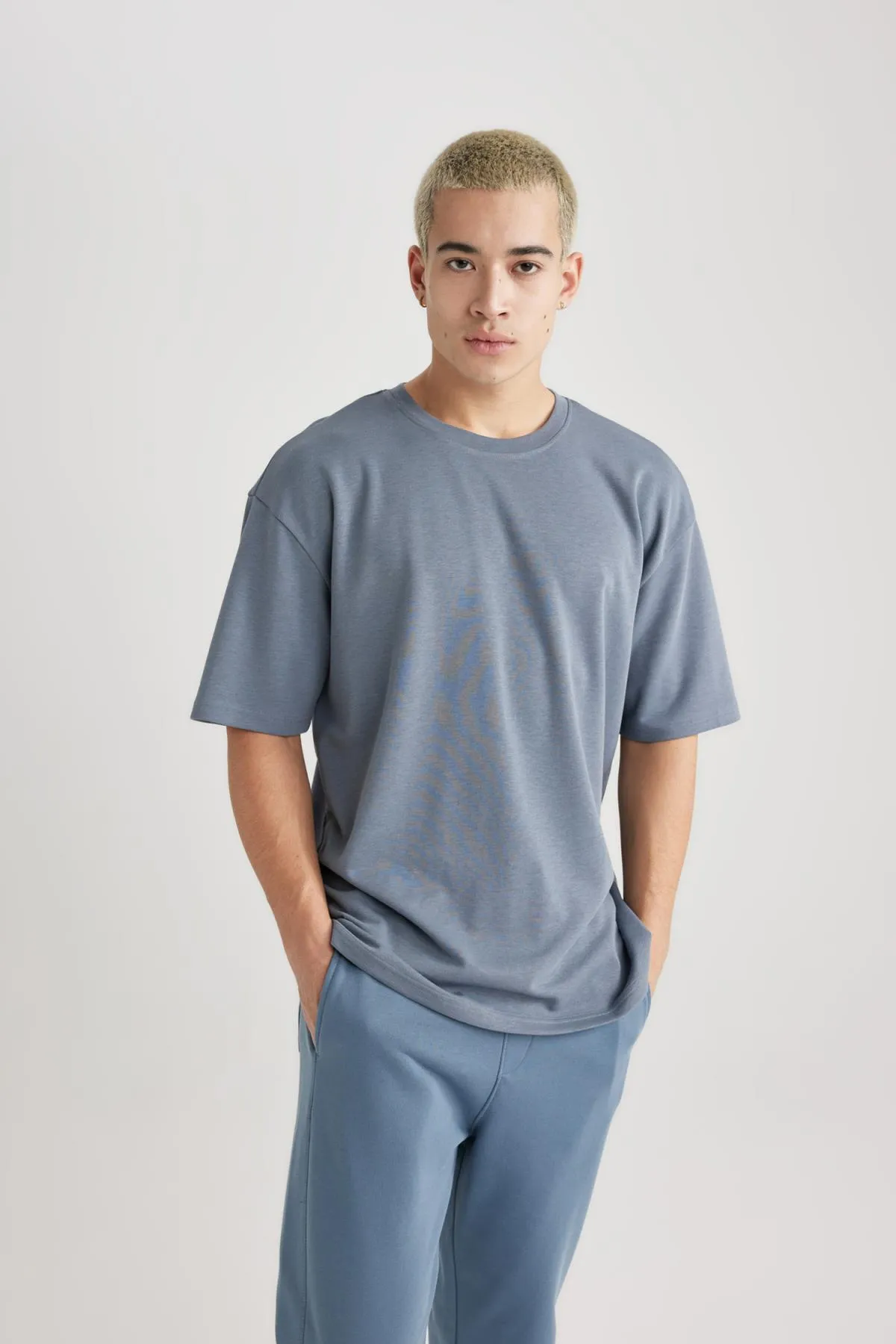 DeFacto  Kurzarm-Basic-T-Shirt aus schwerem Stoff mit Rundhalsausschnitt in Oversize-Passform X3926az24sp
