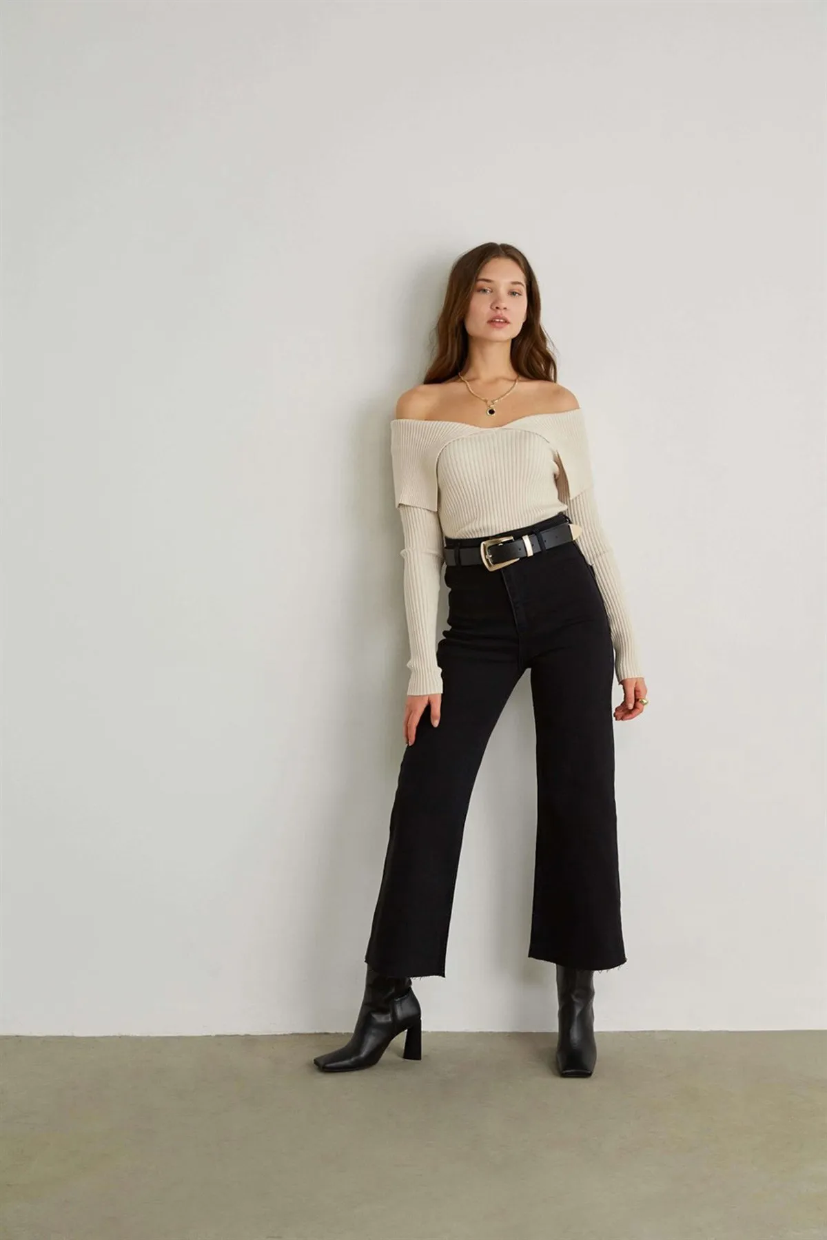 VATKALI  Anthrazitfarbene, ausgestellte Jeans mit weitem Bein für Damen