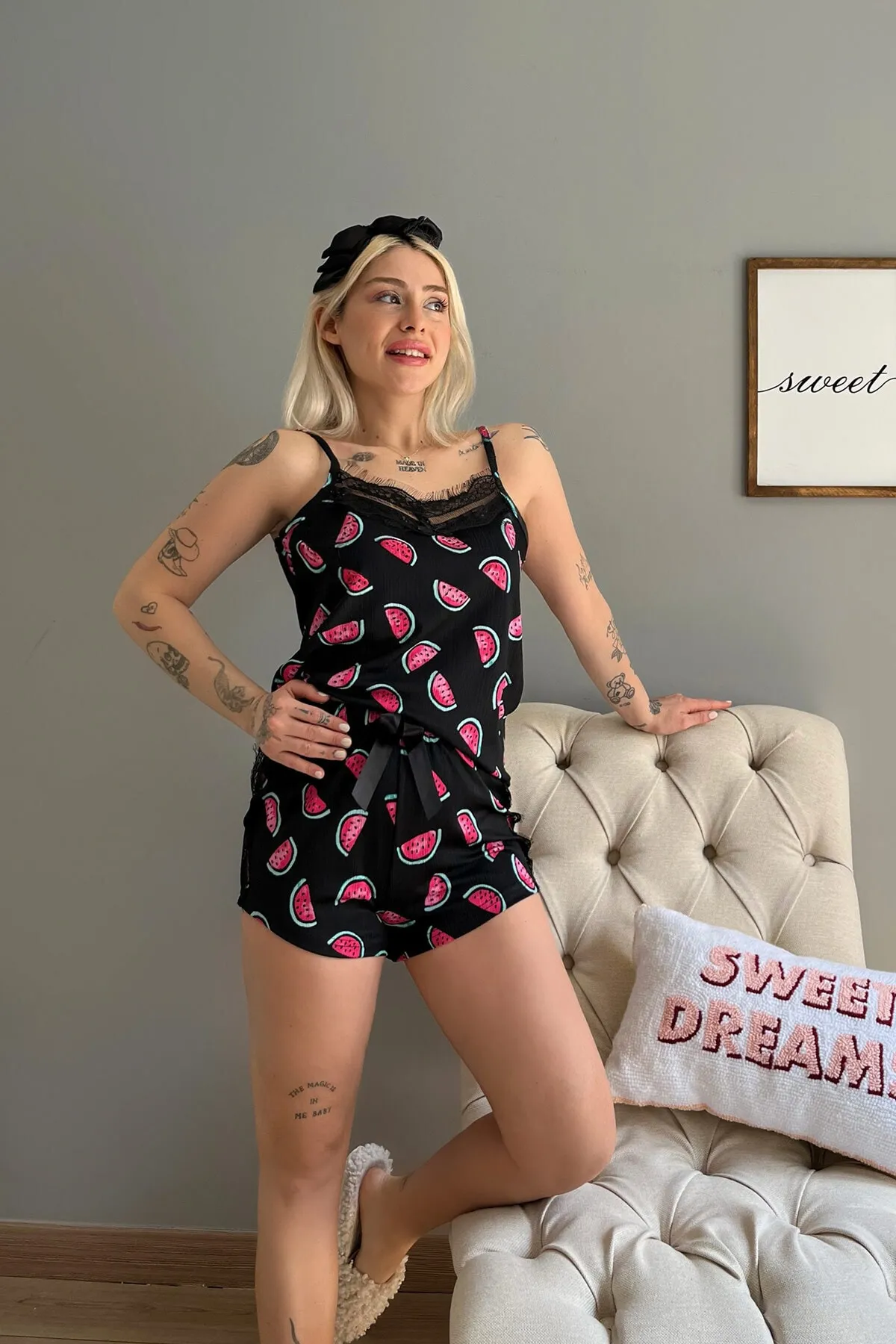Pijamaevi  Schwarzes Wassermelonen-Pegasus-Pyjama-Set für Damen mit detaillierten Seil-Hosenträgershorts und Spitze