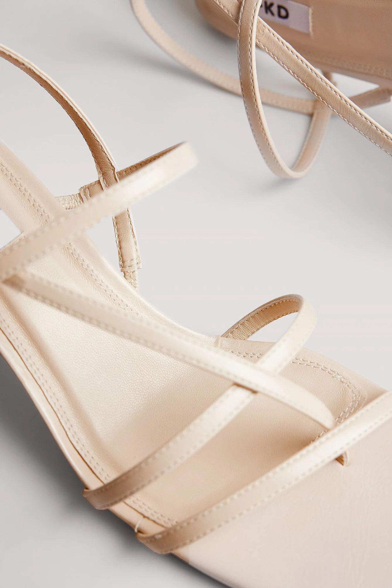 Schuhe mit Block-Absatz und Riemchen