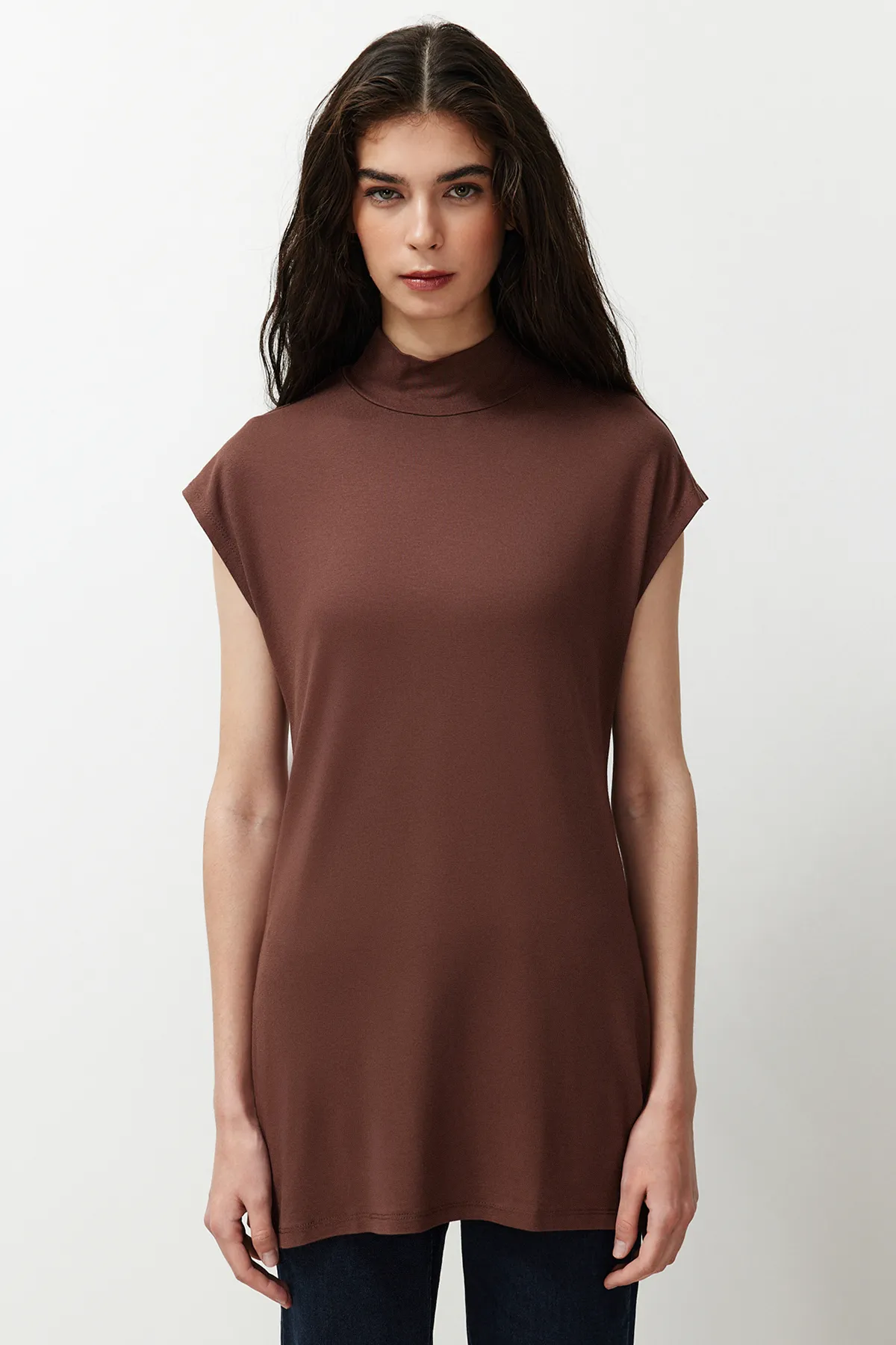 Trendyol Modest  Braun-Khaki 2er-Pack ärmellose Unterwäsche-Liner-Tunika mit Stehkragen TCTSS21UK0033