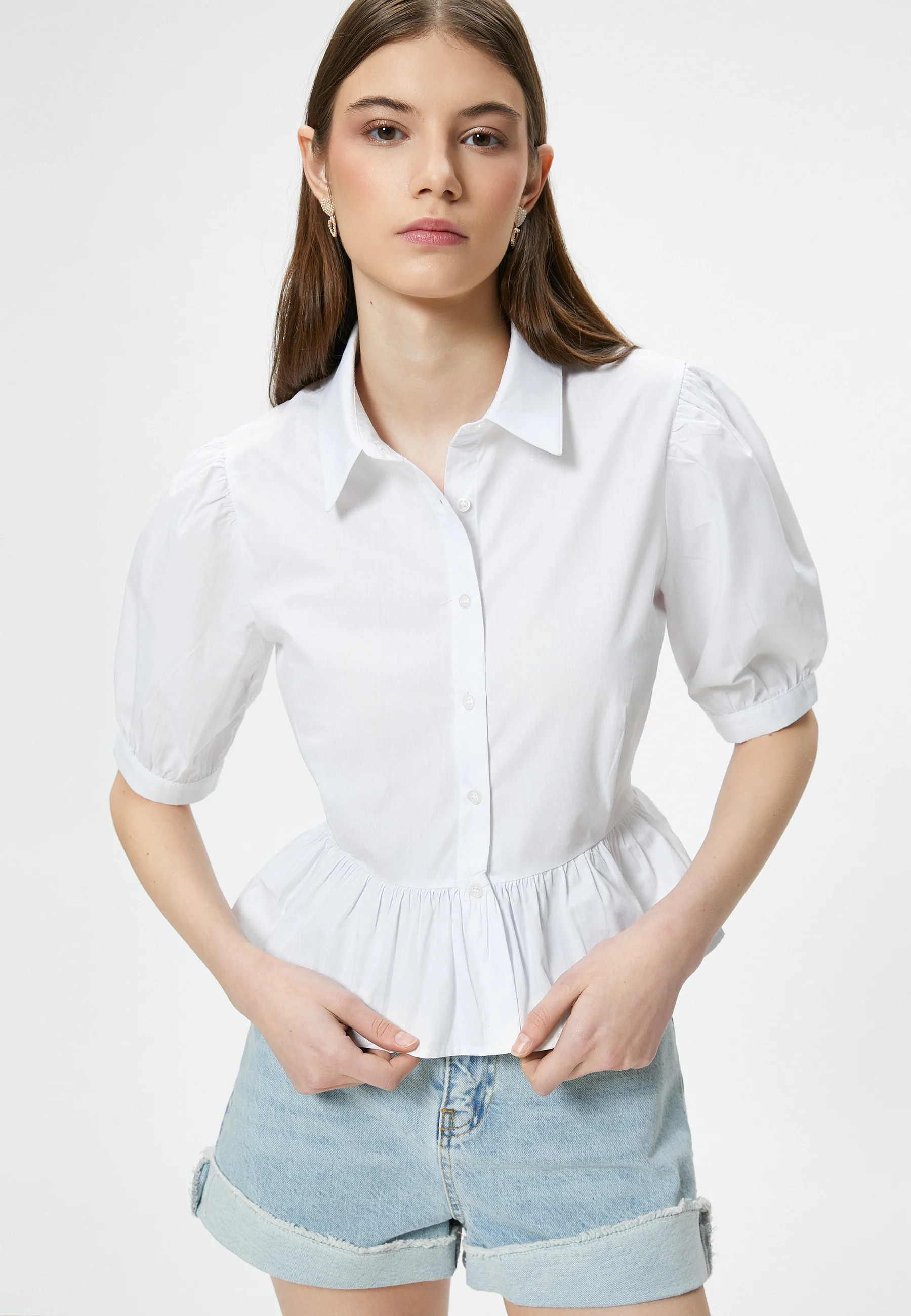 Camisa Koton con mangas abullonadas y cuello con volantes