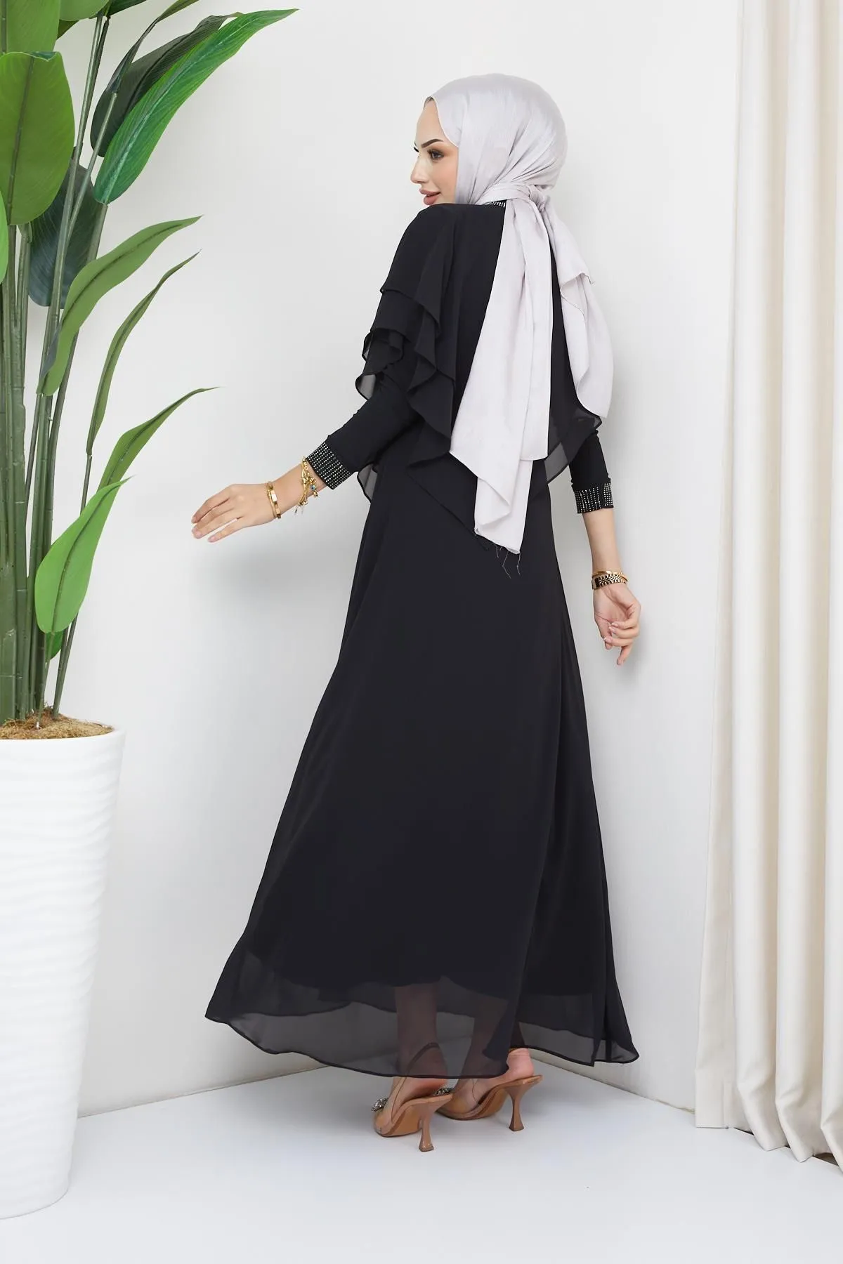 Olcay  Abendkleid aus Chiffon mit Hijab und Steinen sowie Schwungraddetails, SCHWARZ 1651