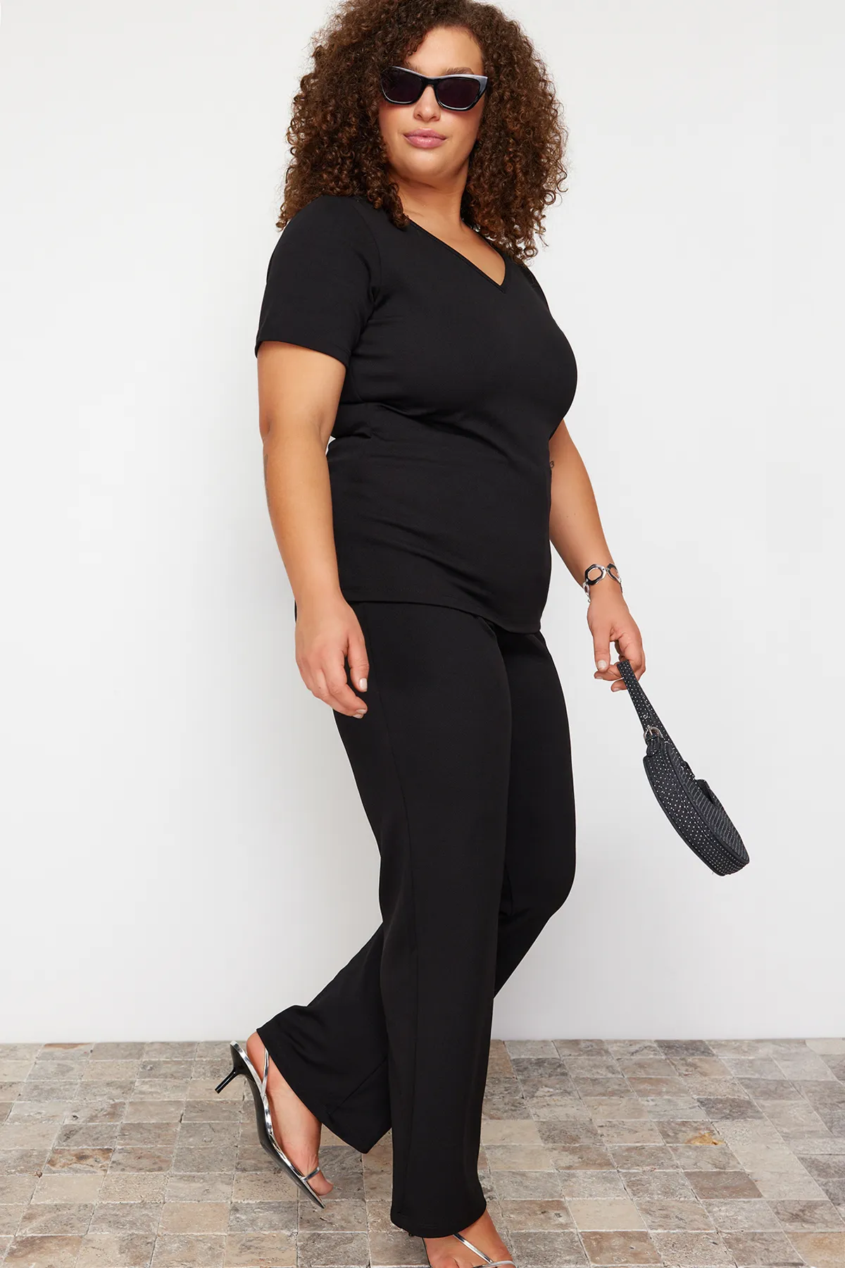 Trendyol Curve  Schwarzes Strickoberteil und Unterteil in großer Größe TBBSS24CP00007