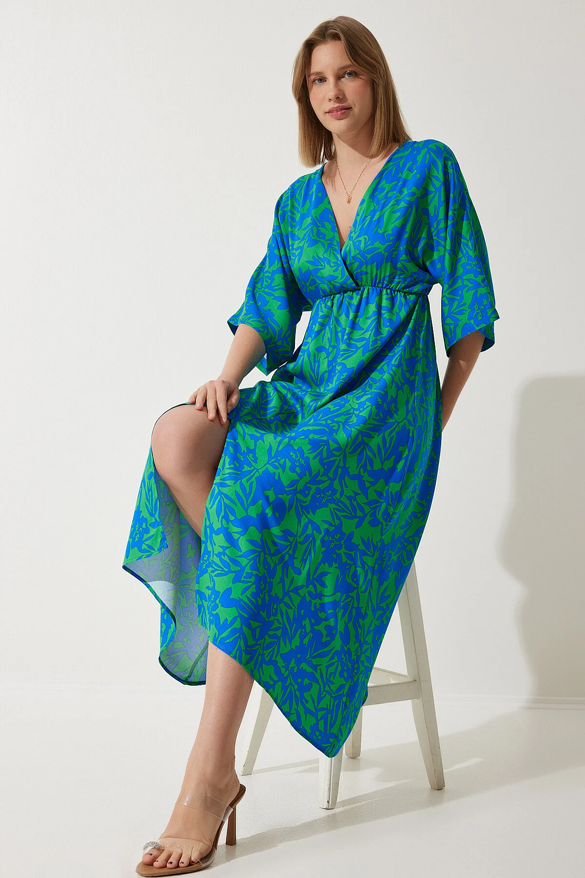 Happiness İstanbul  Damen-Sommerkleid aus Viskose mit tiefem V-Ausschnitt in Blau und Grün CI00081