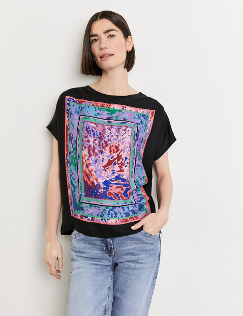 Kurzarmshirt aus Material-Patch