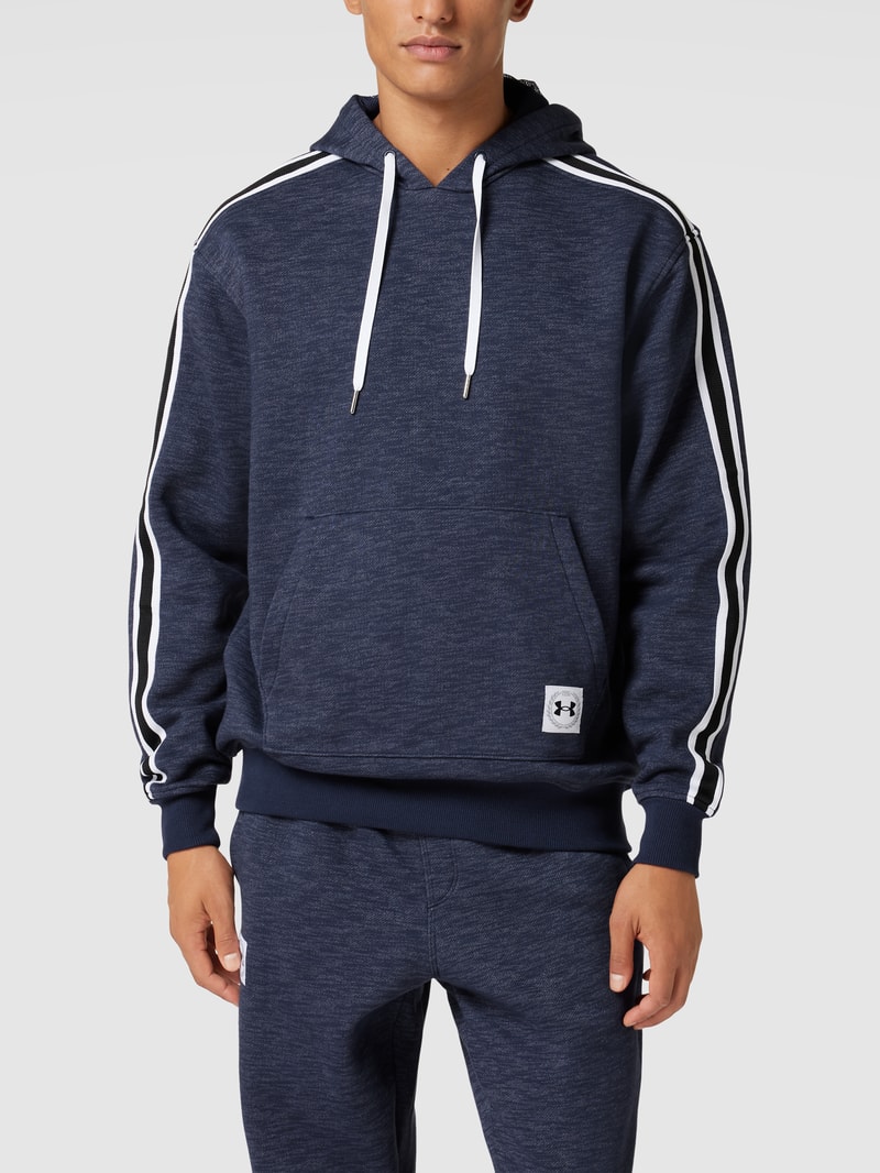Hoodie mit Label-Patch in marineblau
