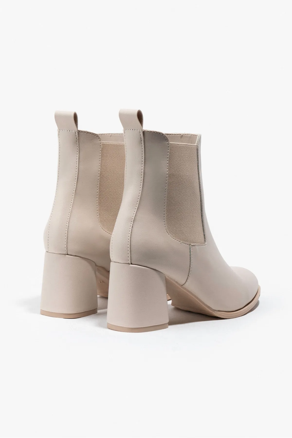 NİŞANTAŞI SHOES  Stefania Beige Damen-Stiefel mit Absatz aus mattem Gummi