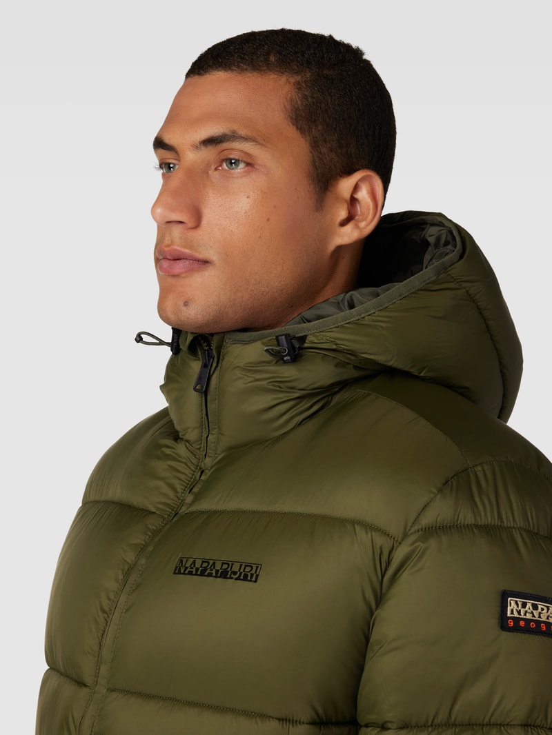 Steppjacke mit Kapuze Modell 'A-SUOMI' in olivgrün