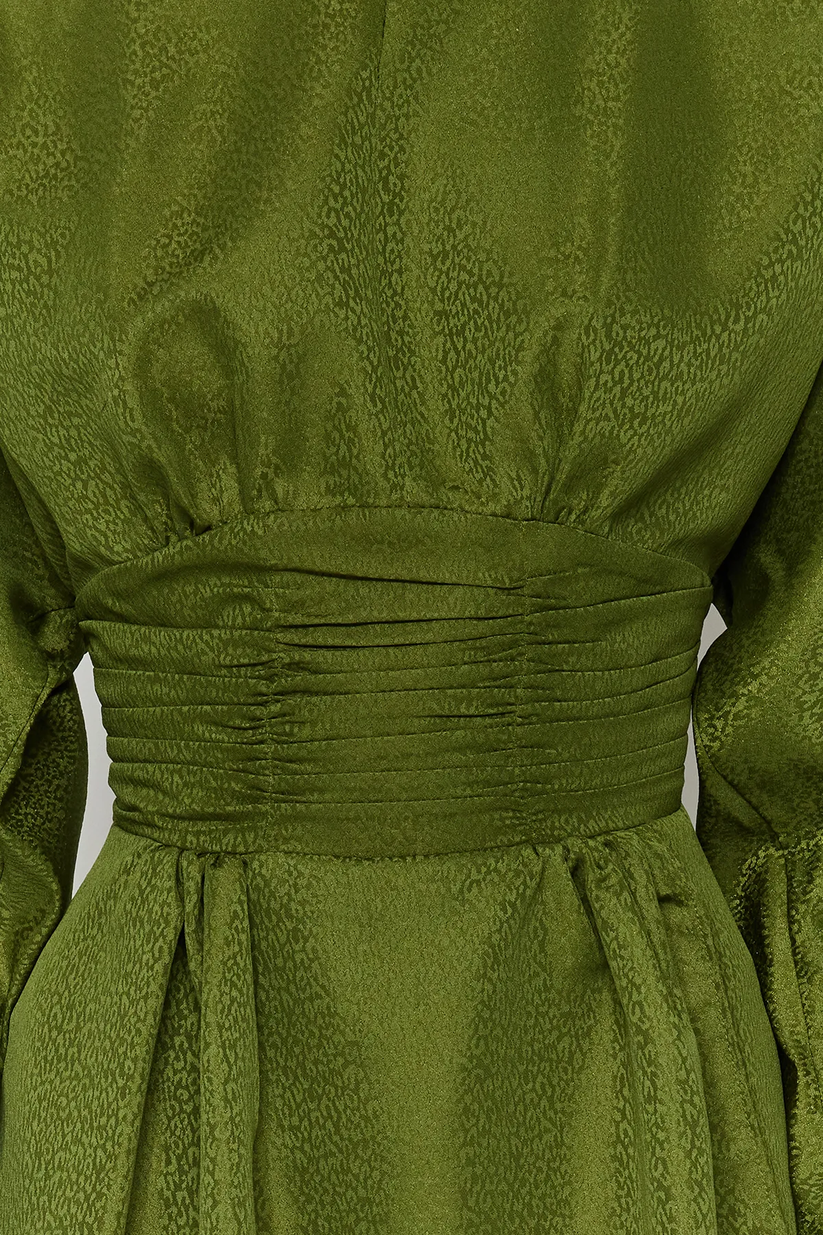 Trendyol Modest  Grüner, taillierter Jacquard-Satin mit Blumenmuster TCTSS23DB00017