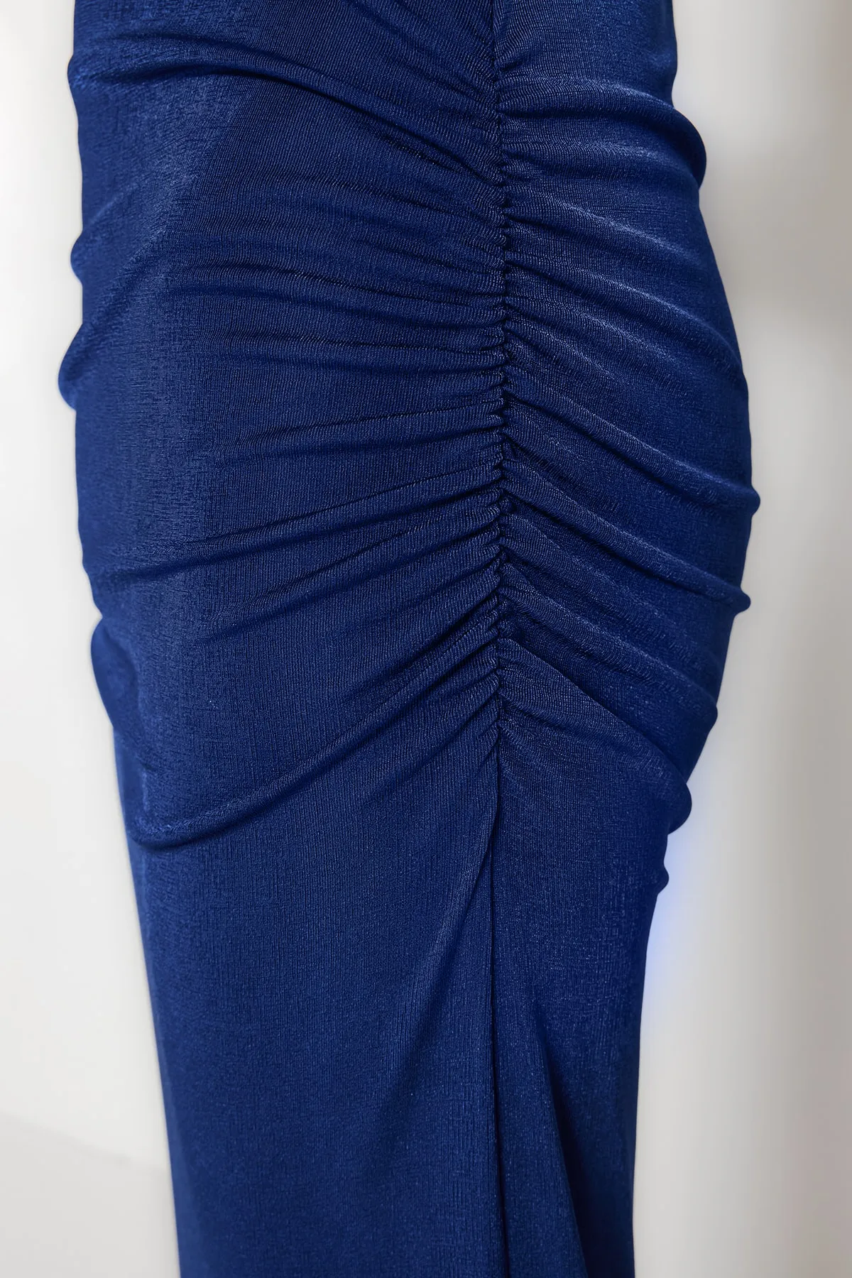 Trendyol Collection  Marineblauer, drapierter Maxi-Strickrock mit hochwertiger, glänzender Oberfläche und weicher Textur TWOAW24ET00090