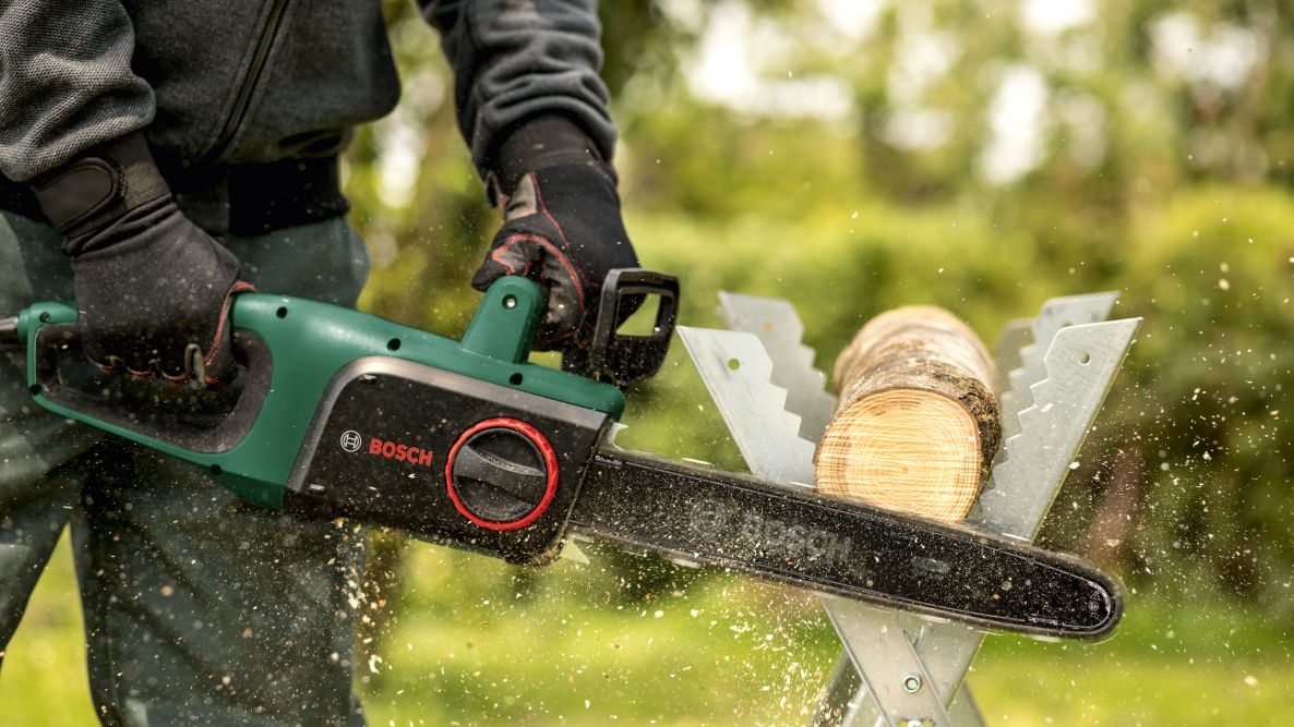 Bosch Green 06008B8303 UniversalChain 35 Kettensäge im Karton mit 1x Kette 35 cm
