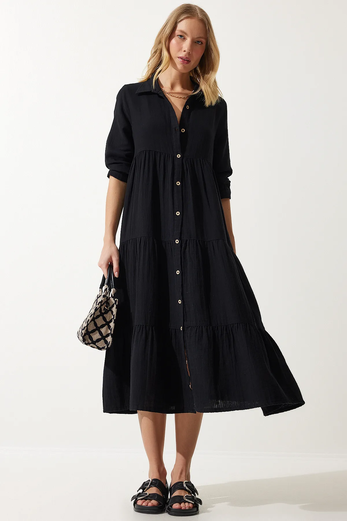 Happiness İstanbul  Schwarzes, ausgestelltes Hemdkleid aus Musselin für Damen SA00024