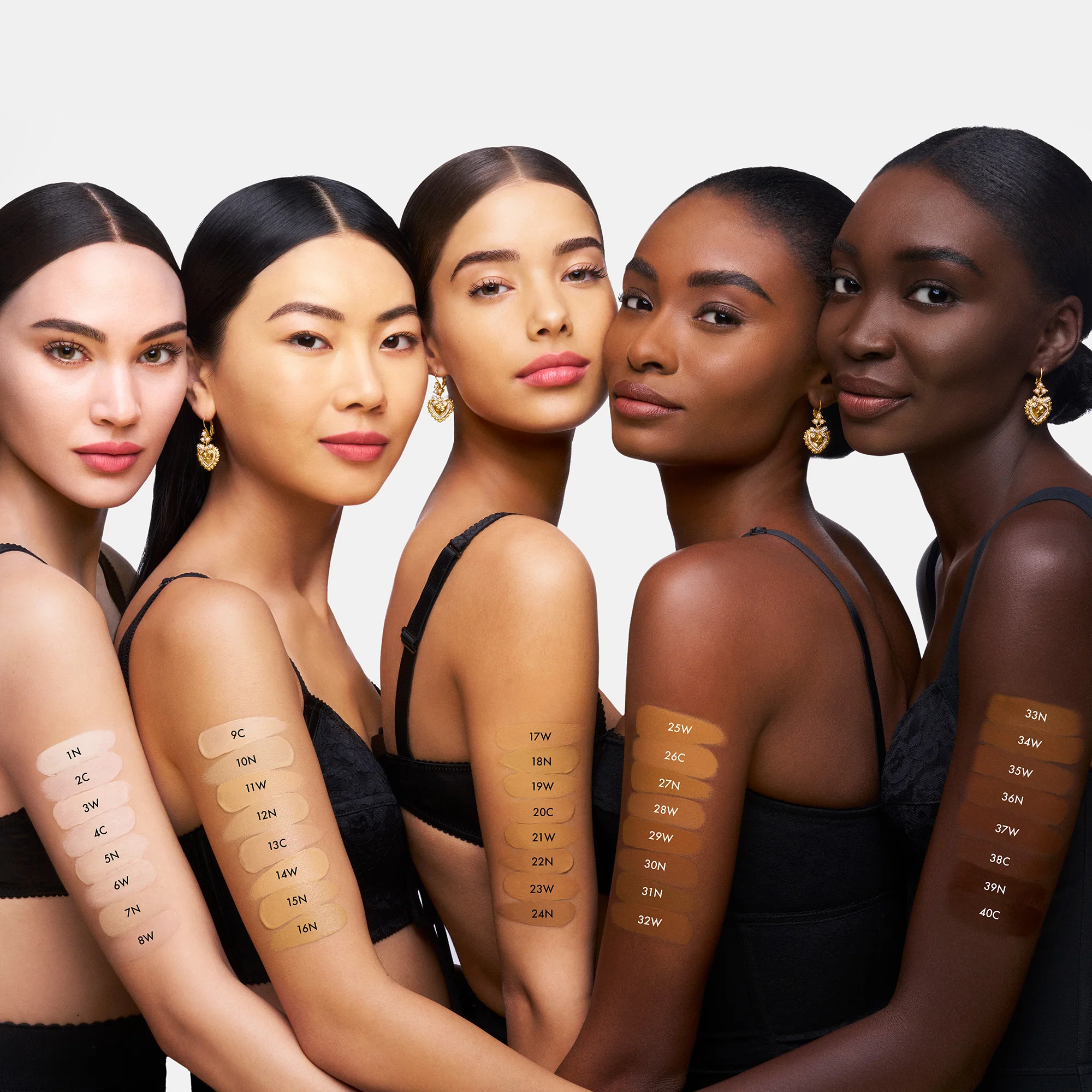 „Everlast Foundation High Coverage 24 Hours 3D Matte Effect No Transfer SPF20 PA+++“ – skystas makiažo pagrindas