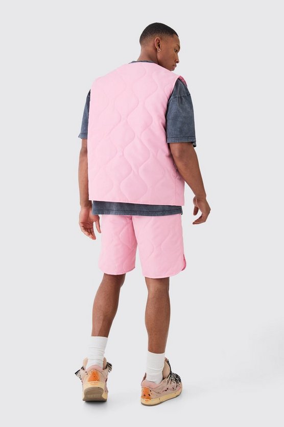 Gesteppte Weste und Shorts