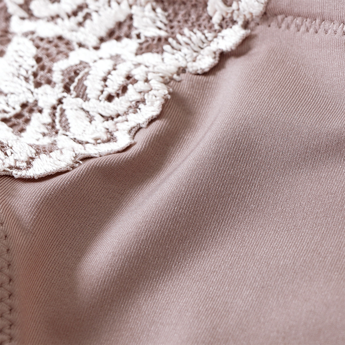 Damen Slip mit floraler Spitze