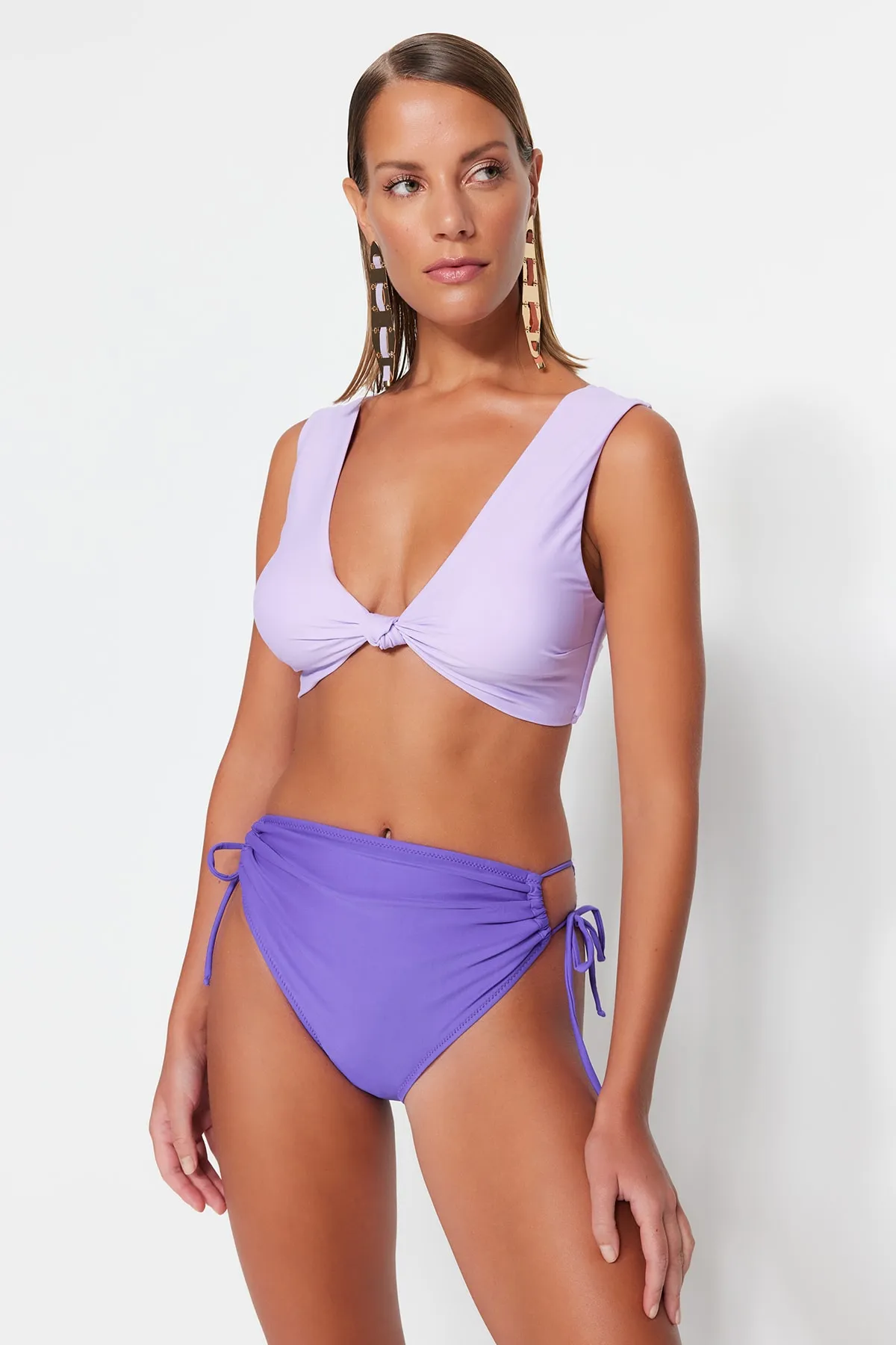 Trendyol Collection  Lila Bikinihose zum Binden mit hoher Taille und normalem Beinverlauf TBESS23BA00018