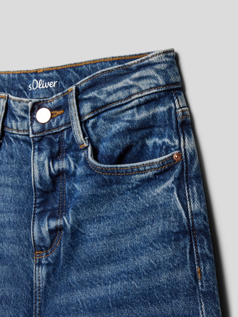 Jeans mit Kontrastnähten in blau