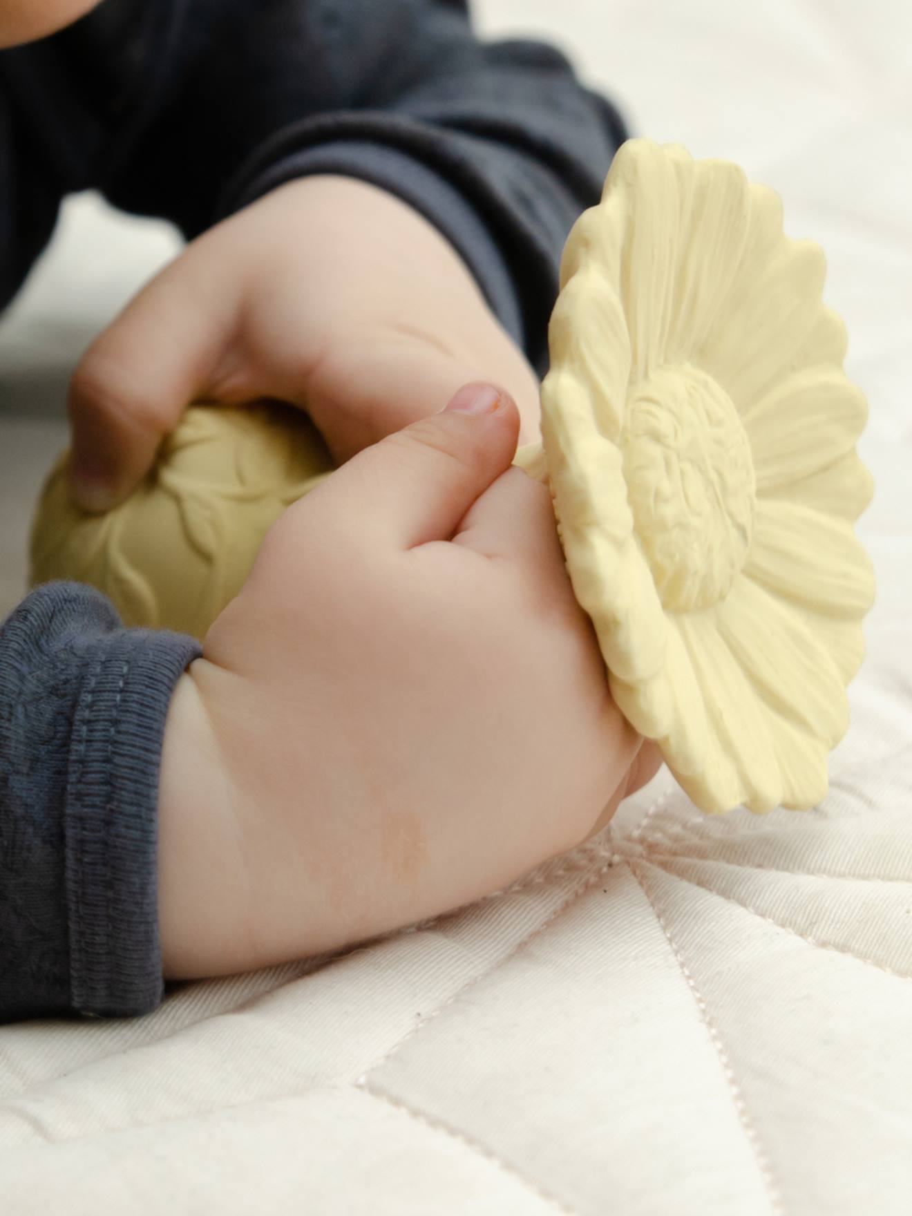 Natruba Baby Rassel mit Zahnungshilfe NATRUBA, Naturkautschuk - beige löwe