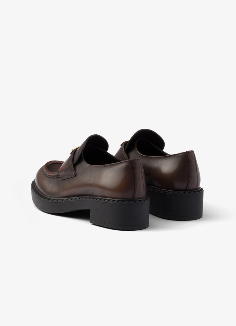 Mocasini Prada din piele de culoarea ciocolatei.