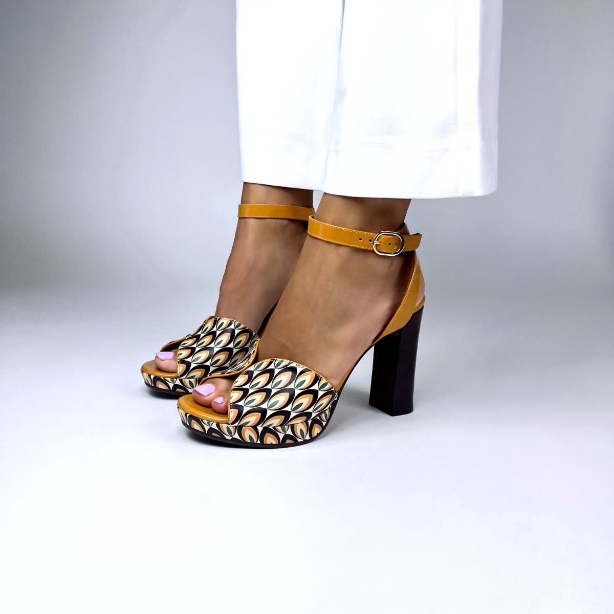 Chie Mihara  CAIPE T 42 - Camel Multi