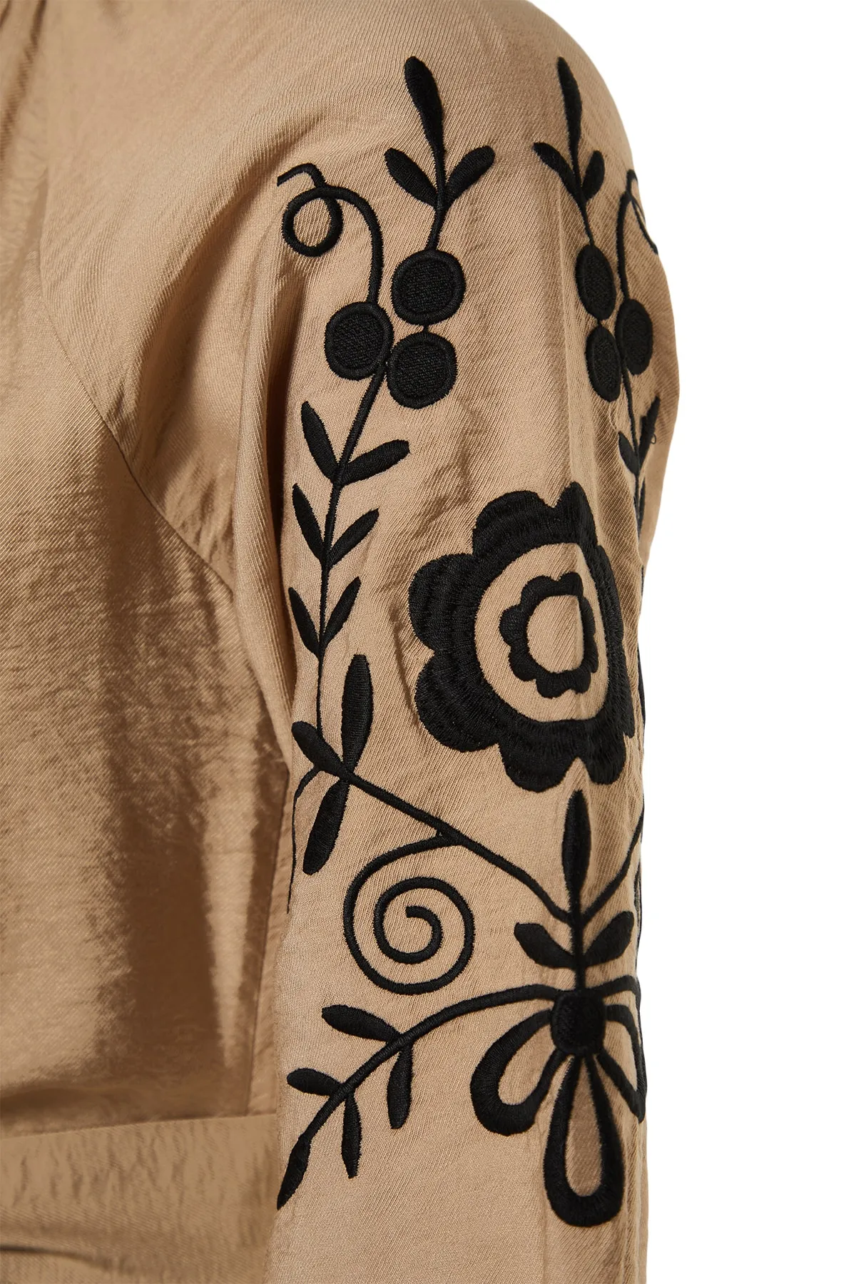 Trendyol Modest  Beigefarbenes Kleid mit Gürtelstickerei, weitem Schnitt und gewebter Leinenoptik TCTSS23EB00224