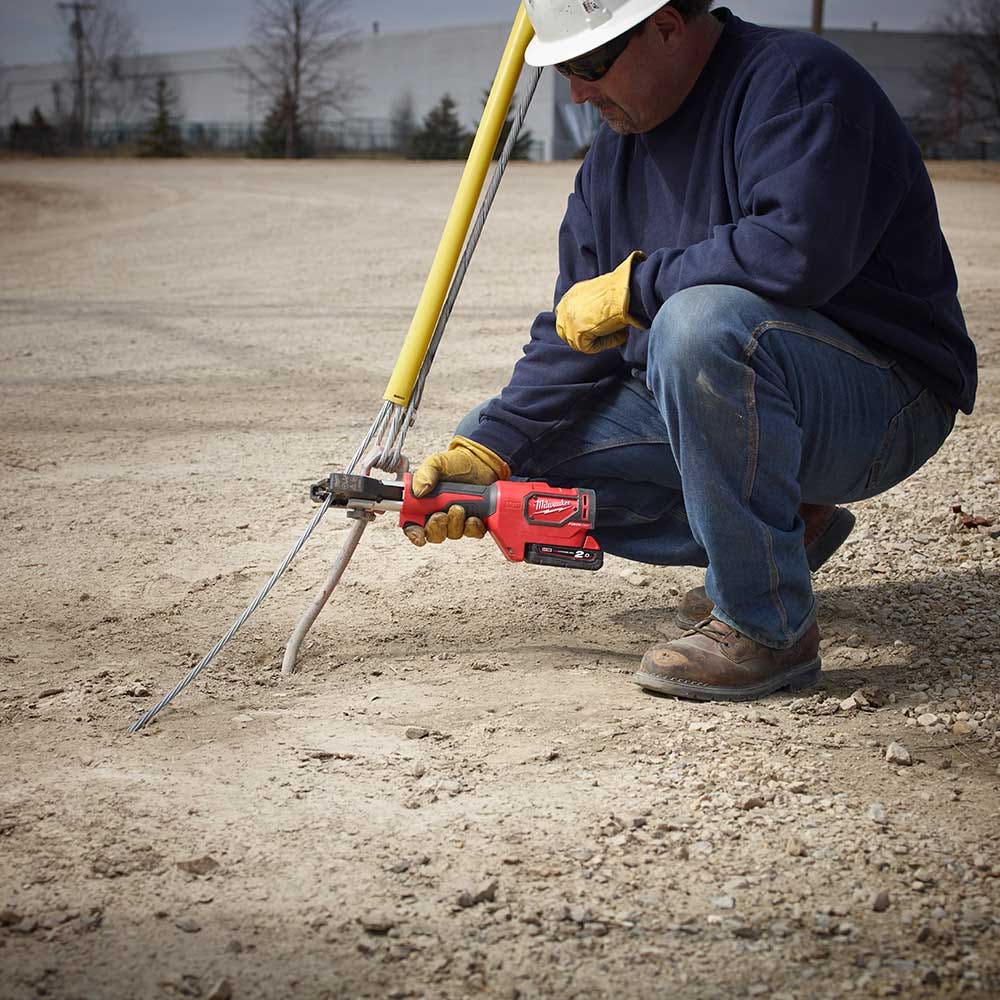 Cortador de cabos MILWAUKEE 18V 6T FORCE LOGIC com mandíbula e lâmina M18HCC-0C