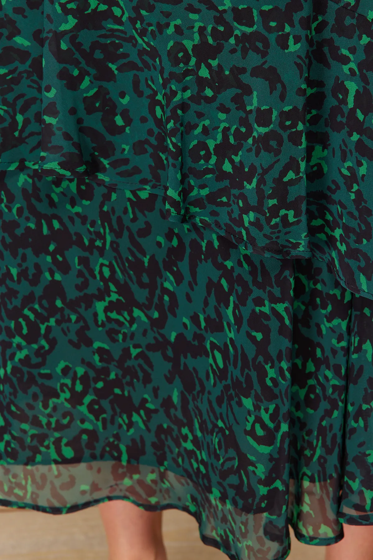 Trendyol Modest  Grüner, gefütterter Webrock mit Tiermuster TCTAW24EE00020