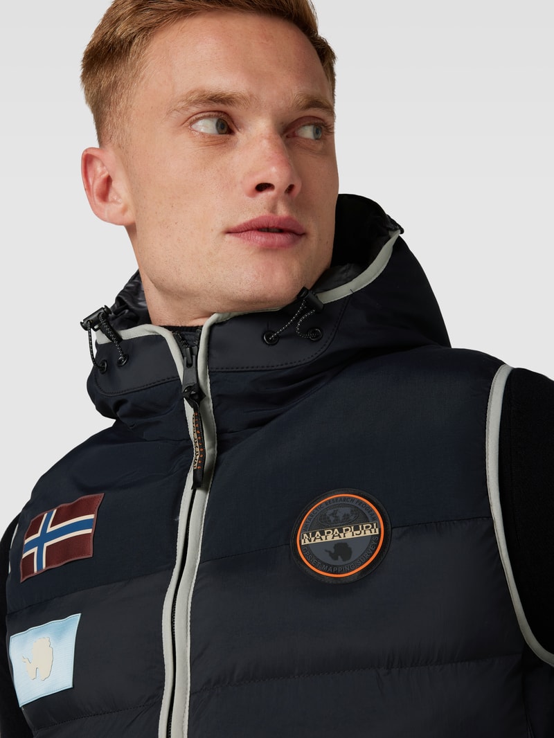 Steppweste mit Label-Details Modell 'SHAKLETON' in schwarz