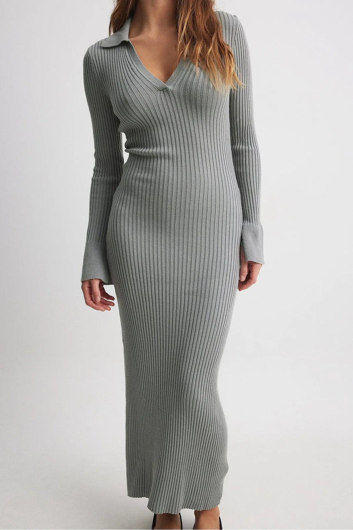NA-KD  Rippstrickkleid mit Trompetenärmeln