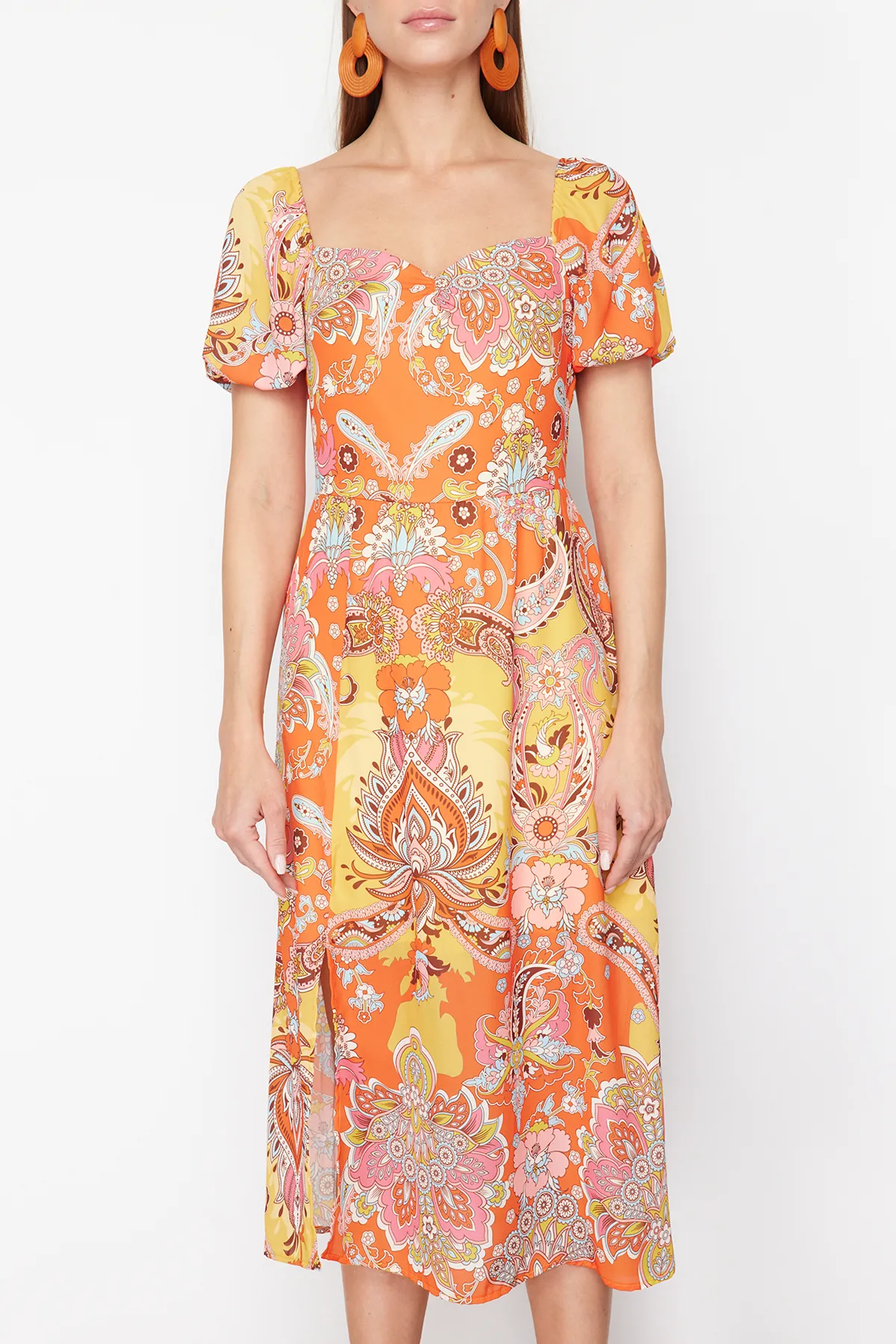 Trendyol Collection  Oranges gemustertes gewebtes Midikleid mit quadratischem Ausschnitt und Schlitz TWOSS23EL01846