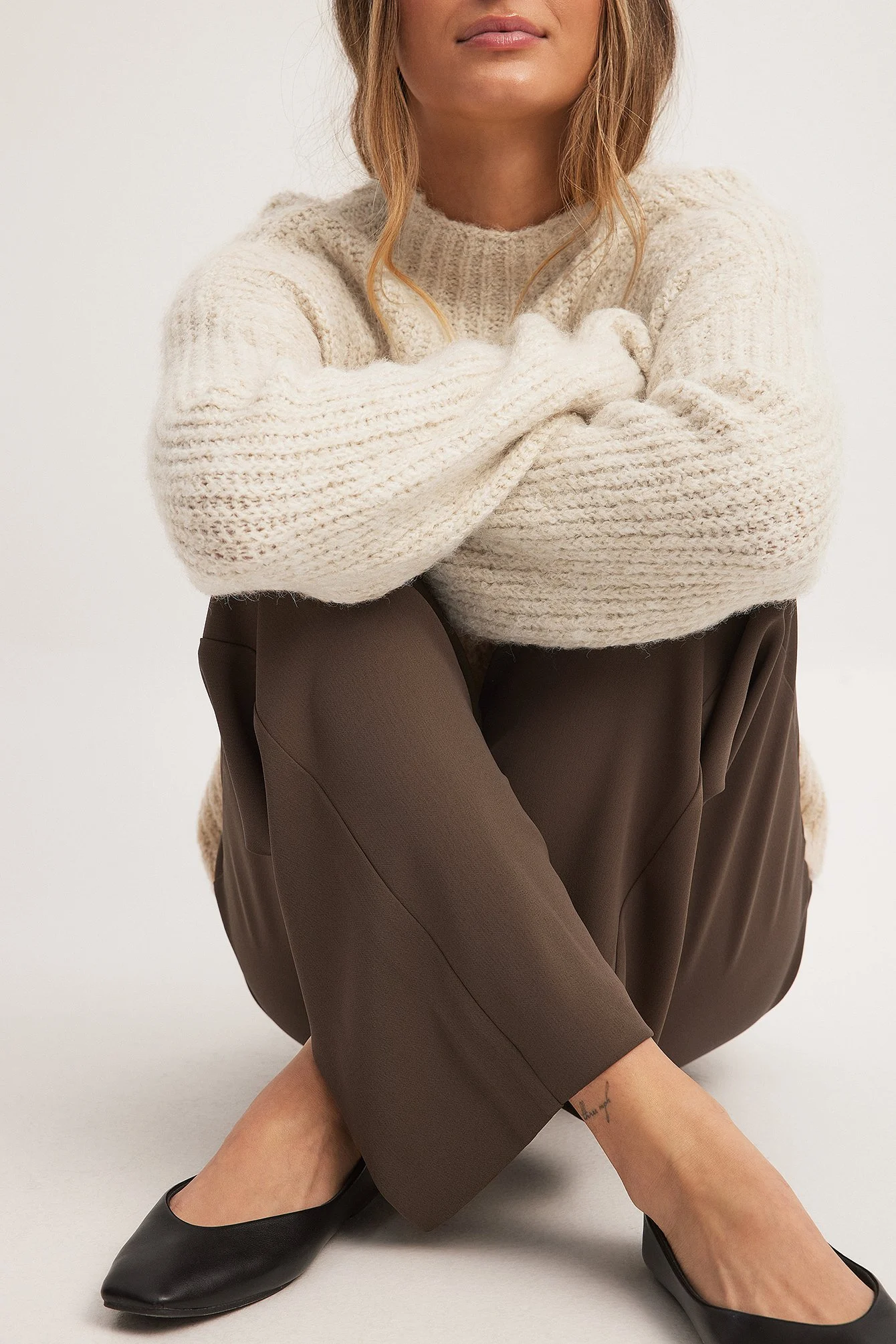 Relaxte Hose mit mittelhoher Taille
