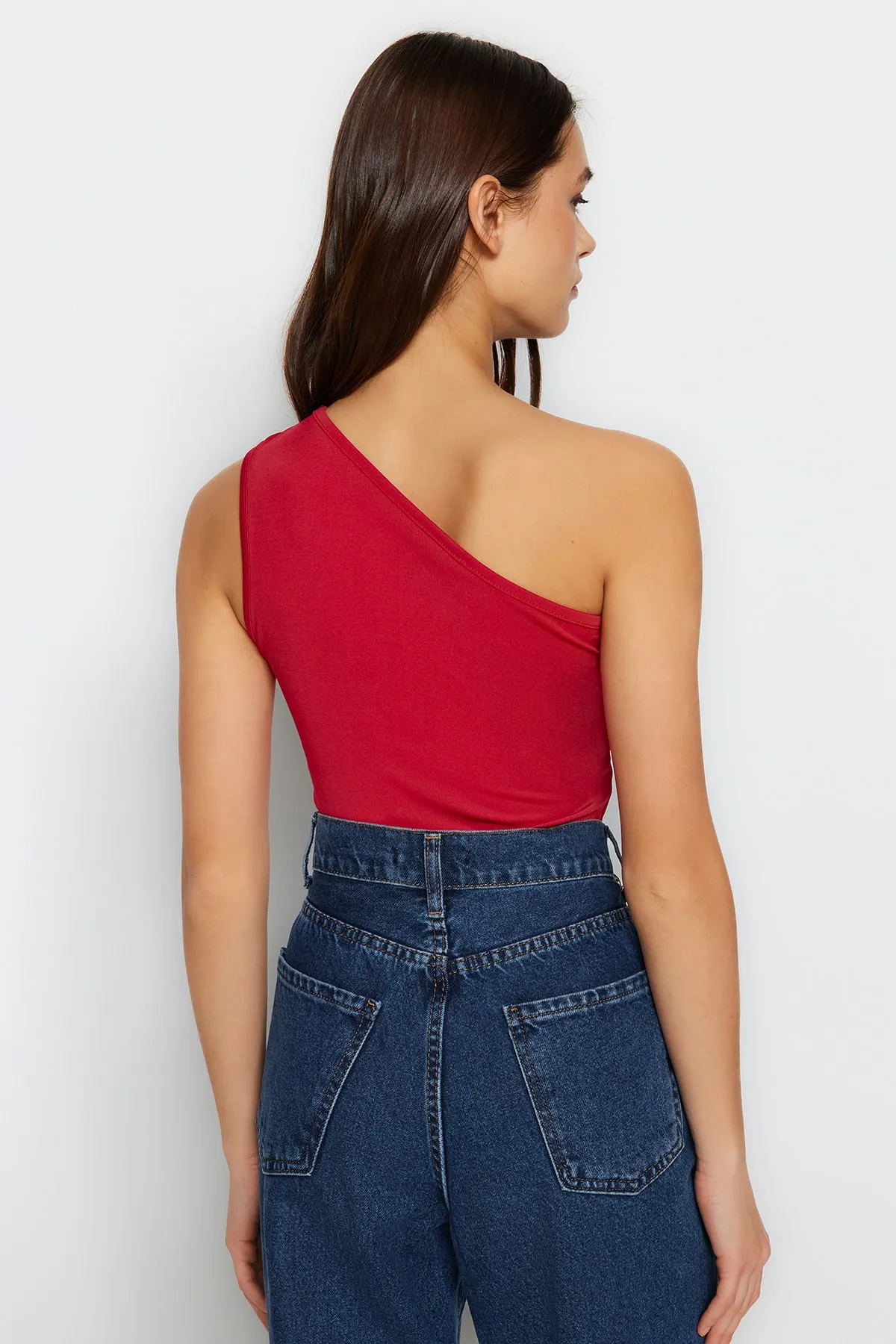 Trendyol Collection  Cherry Rotten Asymmetrischer Kragen Cut Out Detail Stretch-Strickbody mit Druckknöpfen TWOSS23BD00014