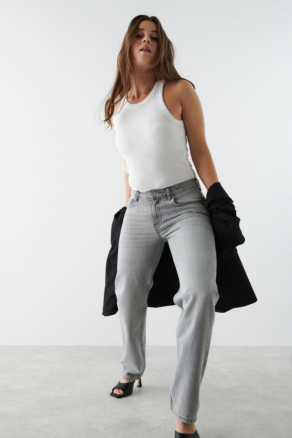 Low straight petite jeans