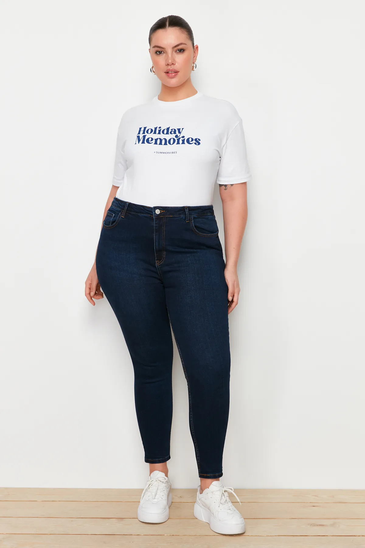 Trendyol Curve  Dunkelblaue, dehnbare Skinny-Jeans mit hoher Taille TBBAW23JE00000