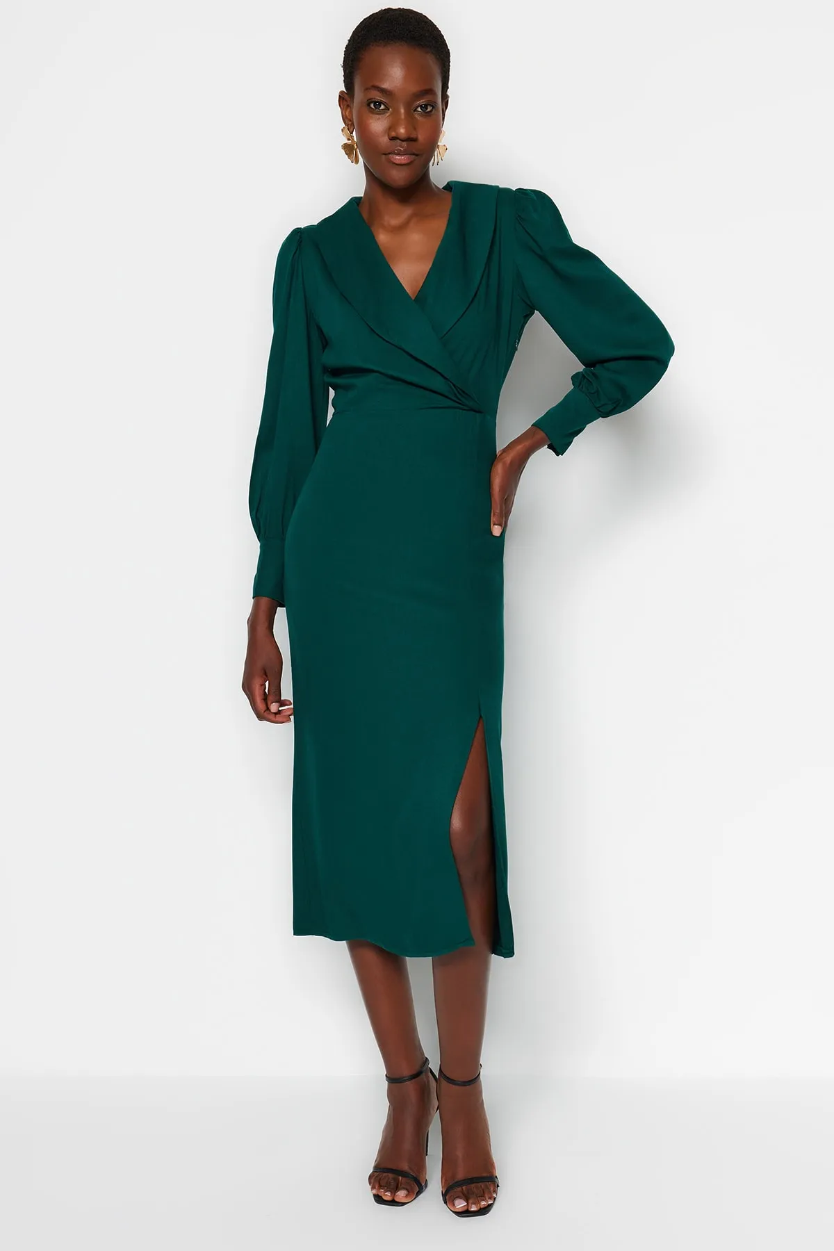 Trendyol Collection  Smaragdgrünes Midi-Kleid mit zweireihigem Kragen und Schlitz und detailliertem Webmuster TWOAW21EL0230