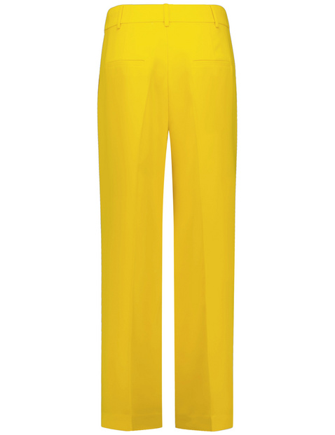Fließende Hose mit Bügelfalten