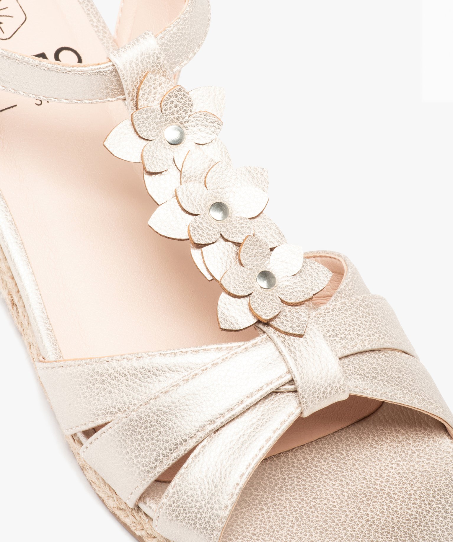 Sandales femme compensées ornées de fleurs en volume or | GEMO